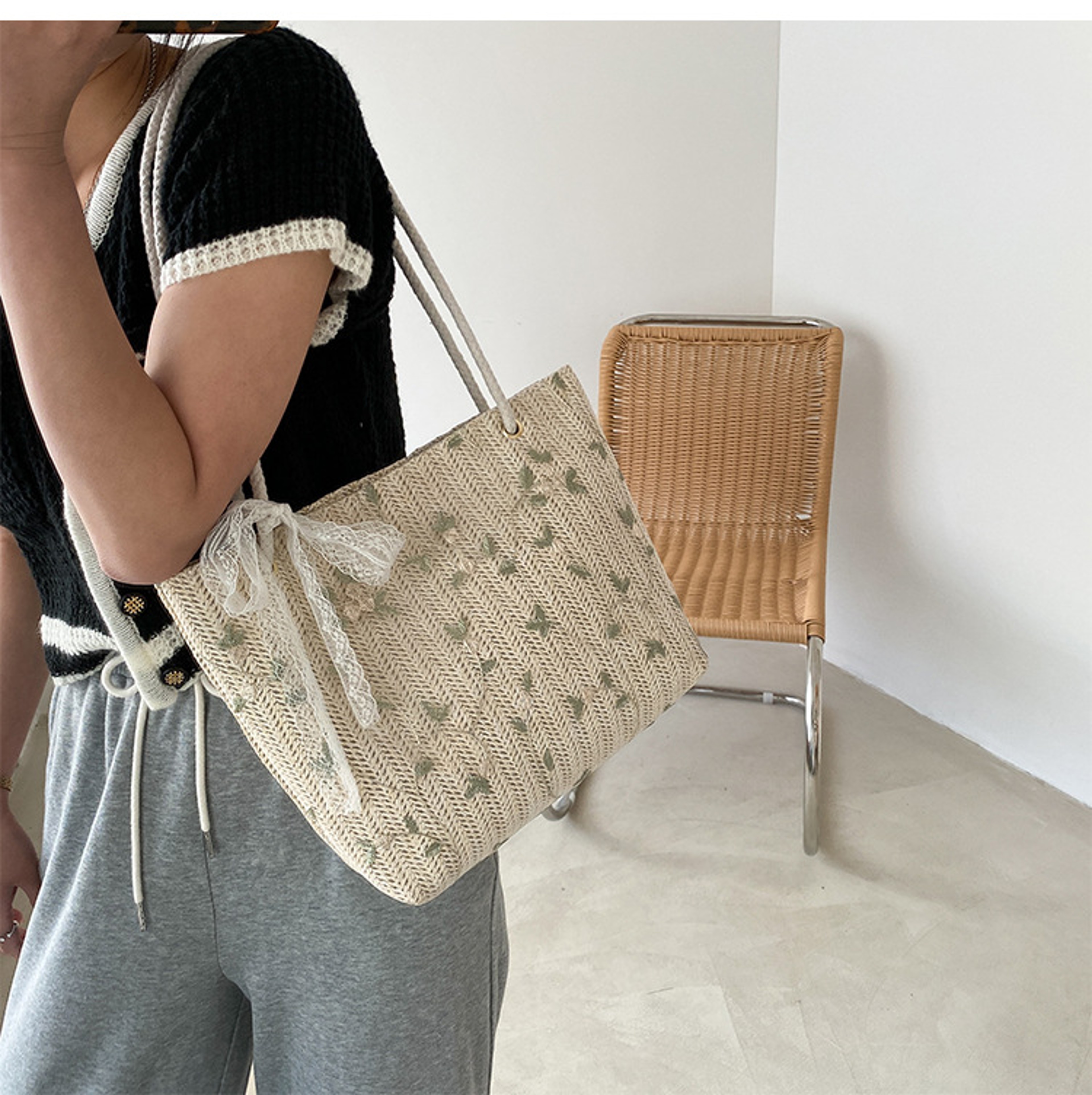 Lace Floral Embroidered Straw Woven Large Capacity Shoulder Bag – view 7
