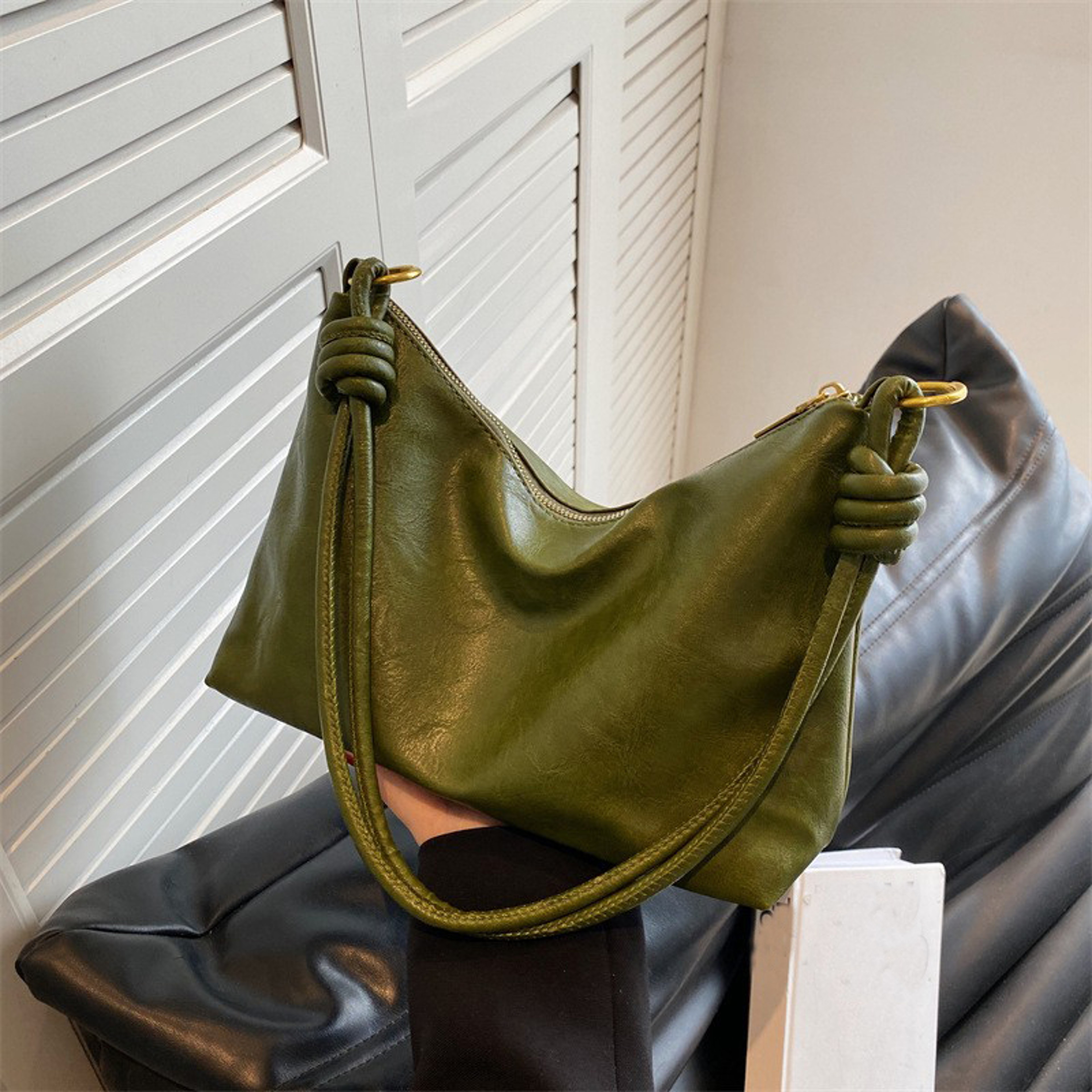 High-End Soft Leather Crossbody Bag with Geometric Wide Strap – view 10