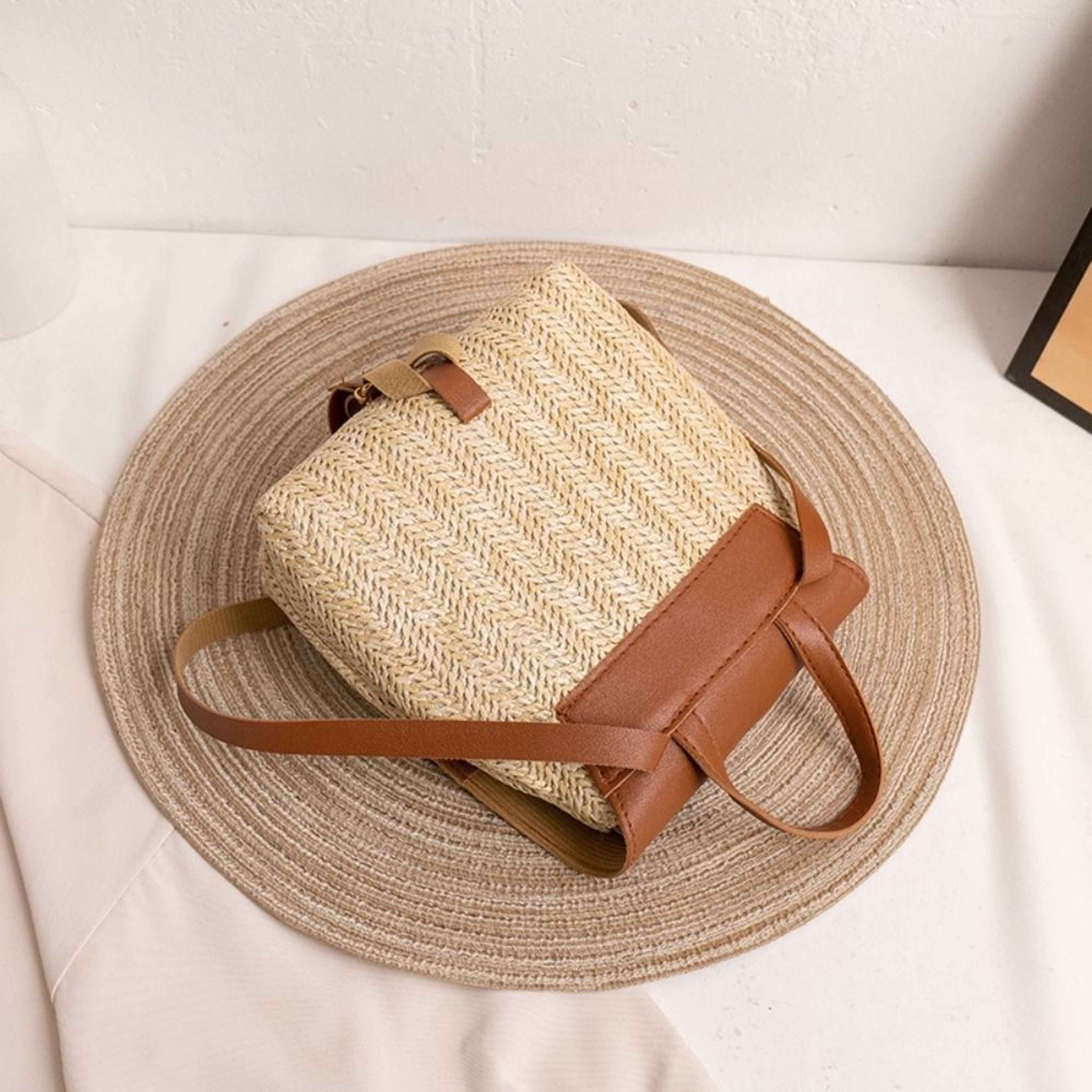 Vintage Straw Backpack with PU Leather Trim Retro Woven Shoulder Bag – view 4
