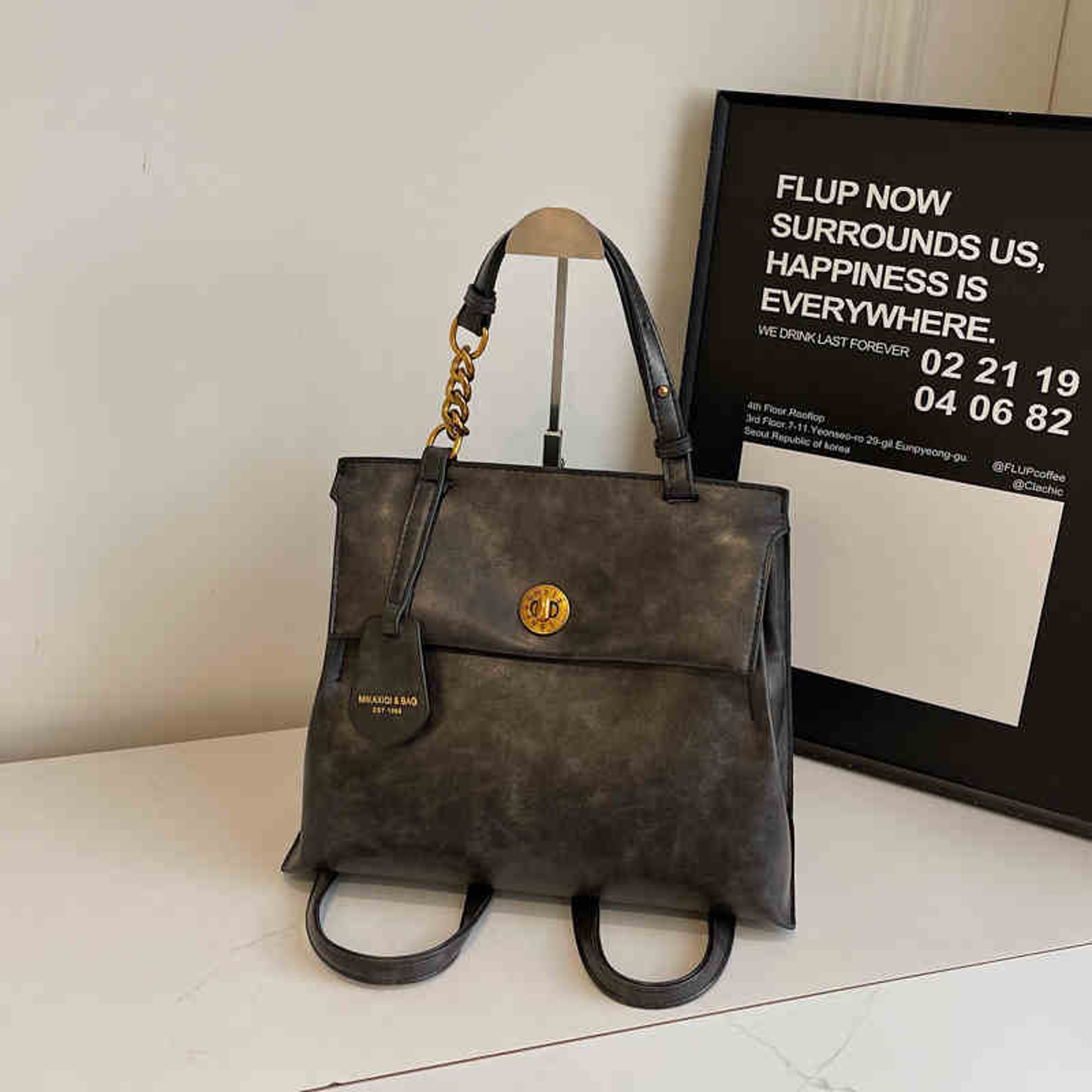 Effortless Style Meets Everyday Utility – view 6