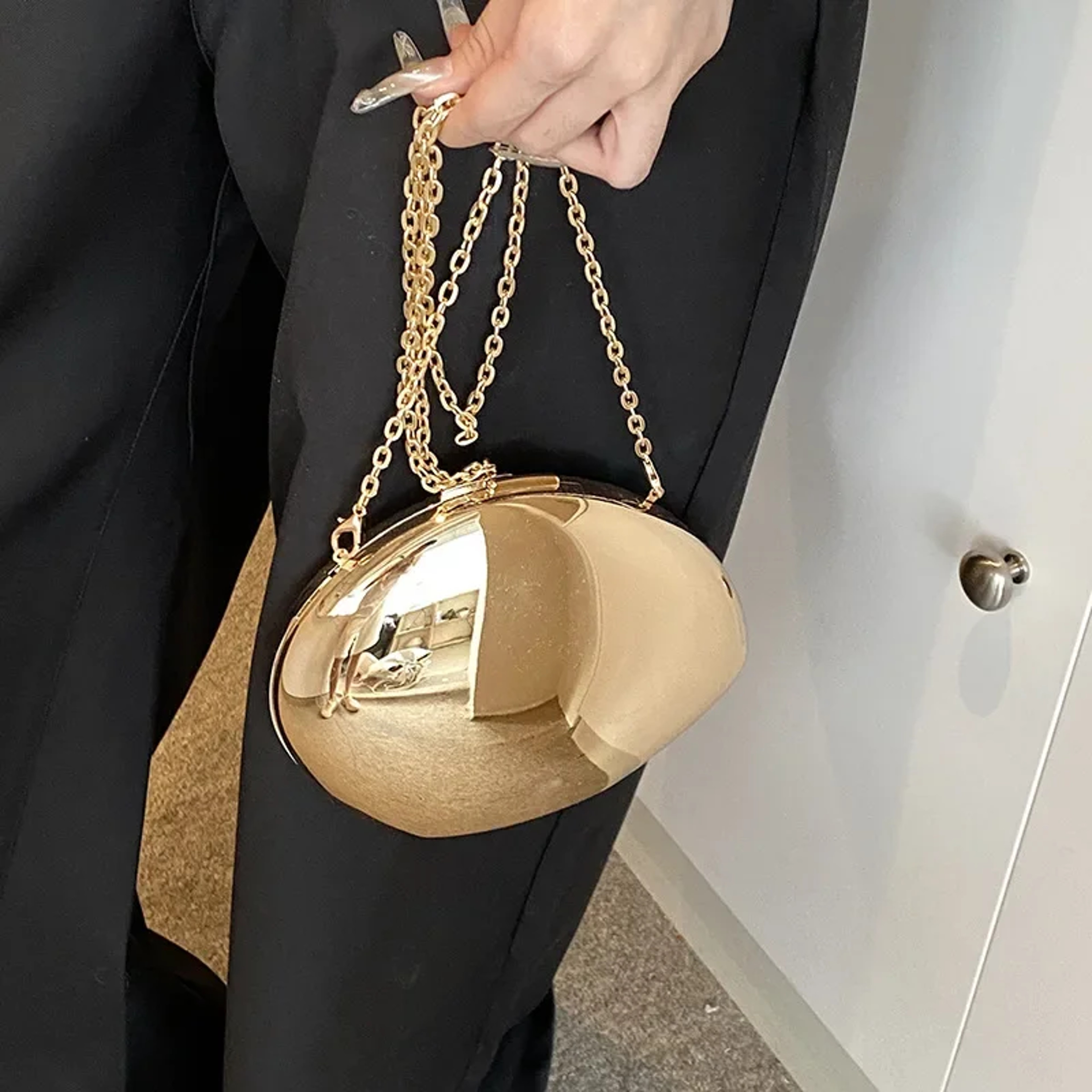 Elegant Acrylic Shell Clutch Bag: Luxury Designer Style Evening Party Purse – view 1