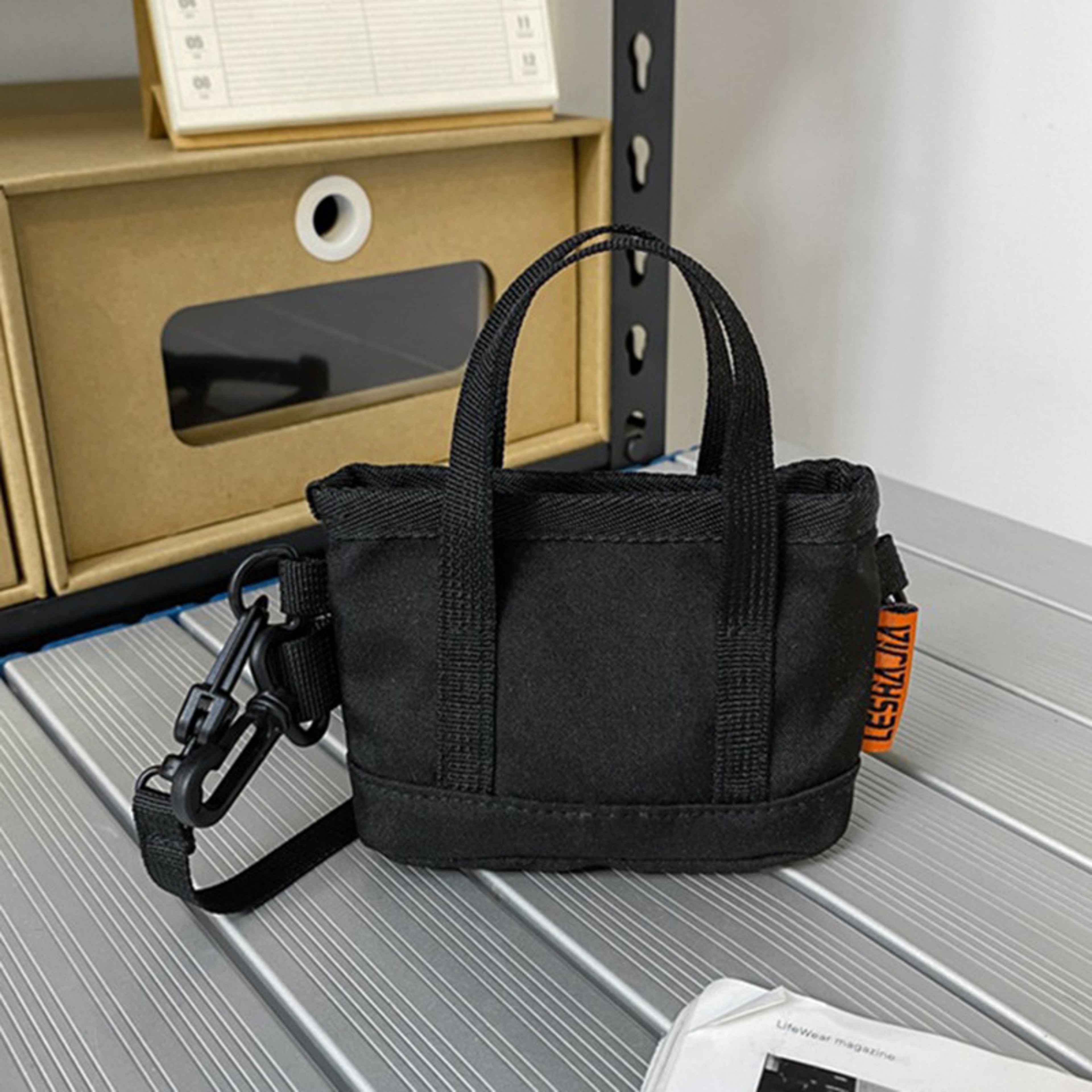 Retro Nylon Crossbody Messenger Bag for Outdoor Running and Daily Travel – view 1