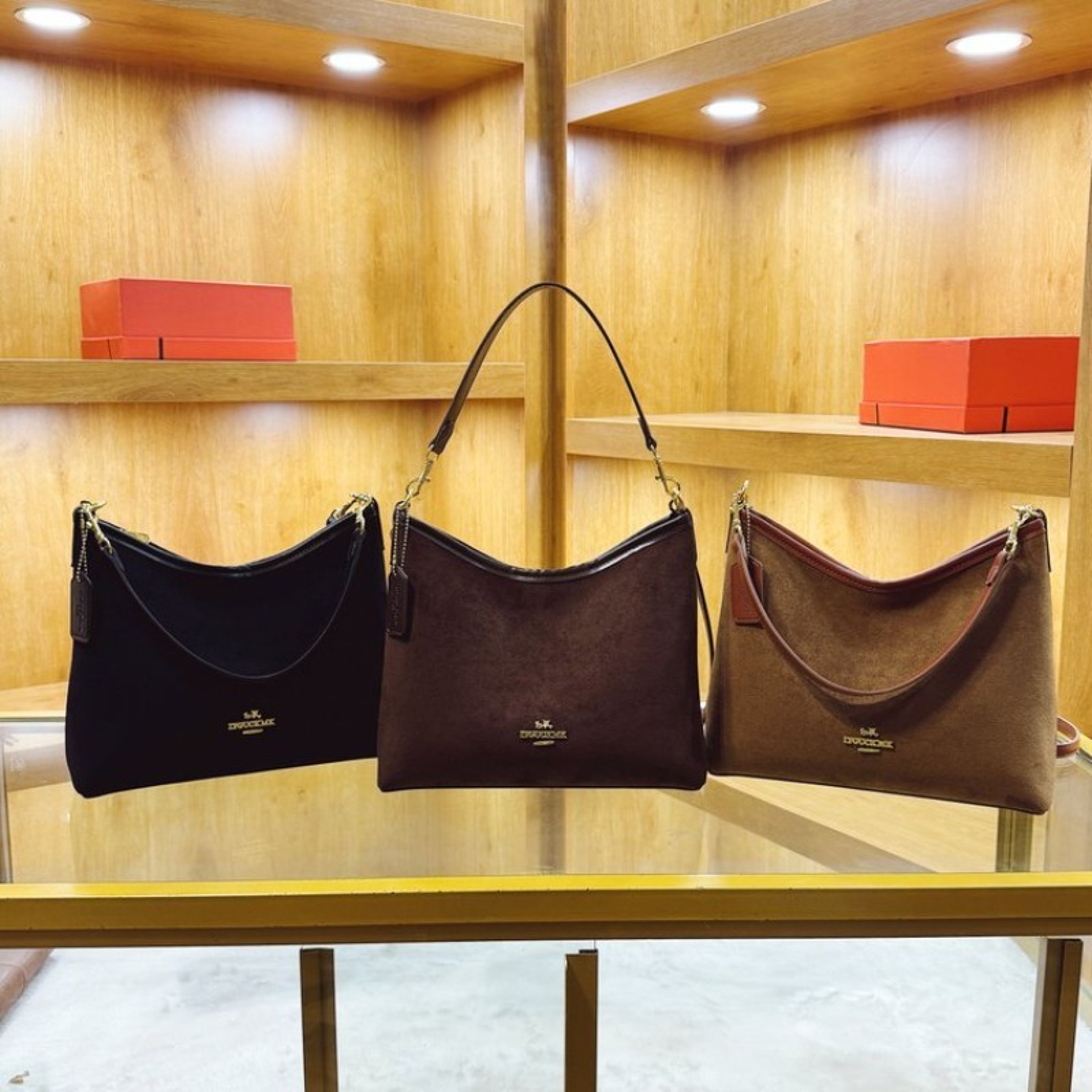 Premium Retro Large Capacity Crossbody Bag Elegant Vintage Commuter Shoulder Bag – view 2