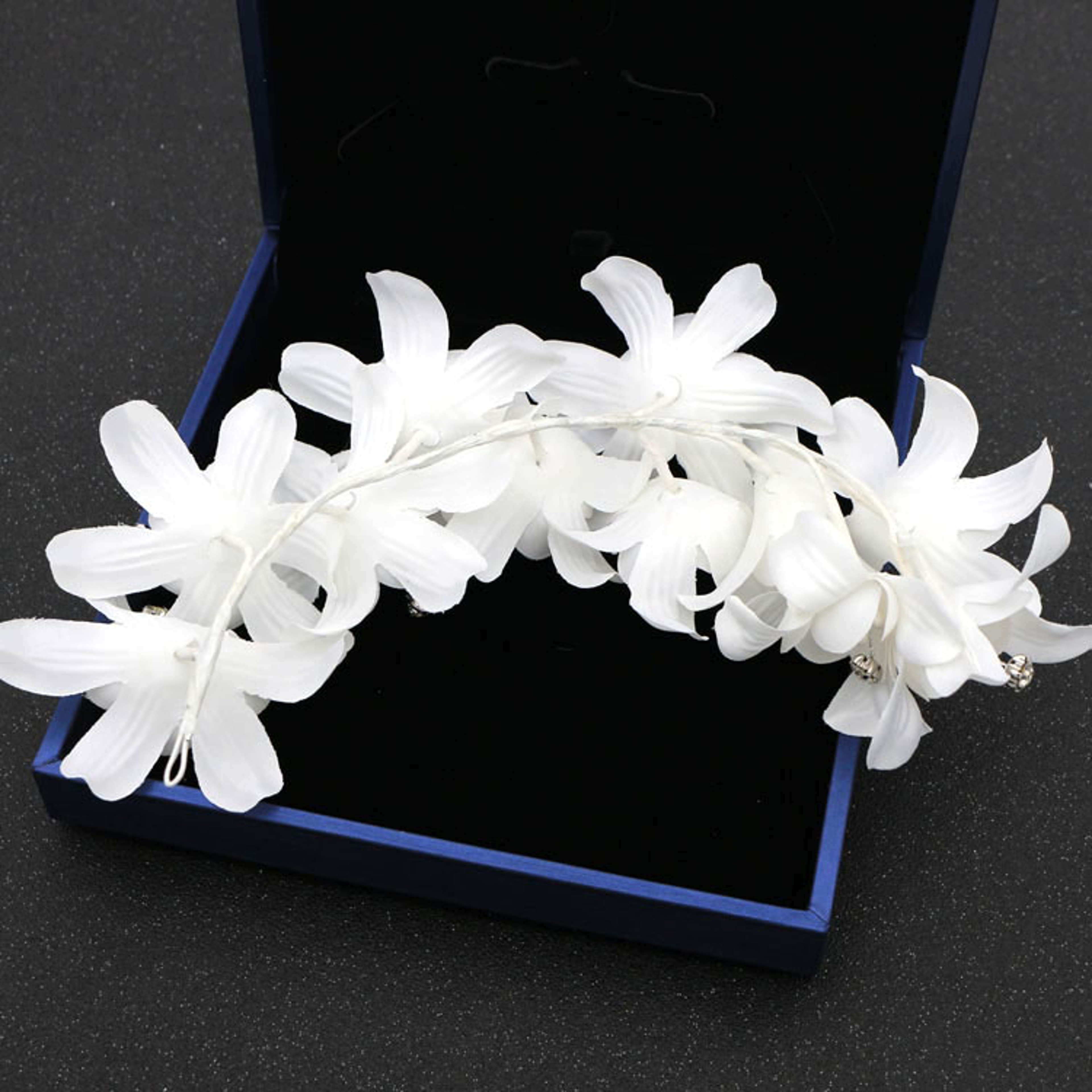 Elegant Pearl and Rhinestone Wedding Hair Comb for Brides – view 3