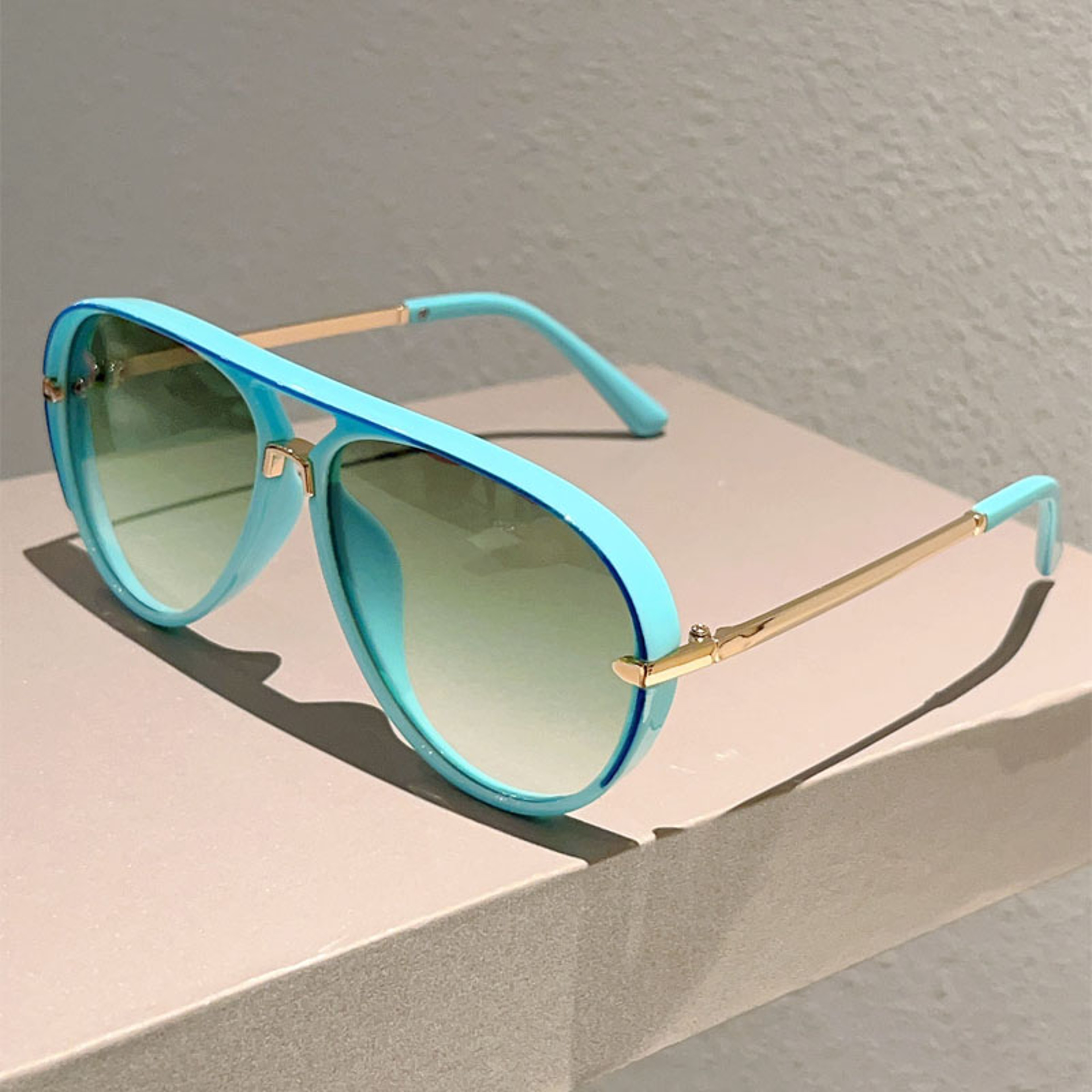 Vintage Pilot Sunglasses for Men and Women – Trendy Gradient Lens Shades and Retro Fashion Eyewear – view 12