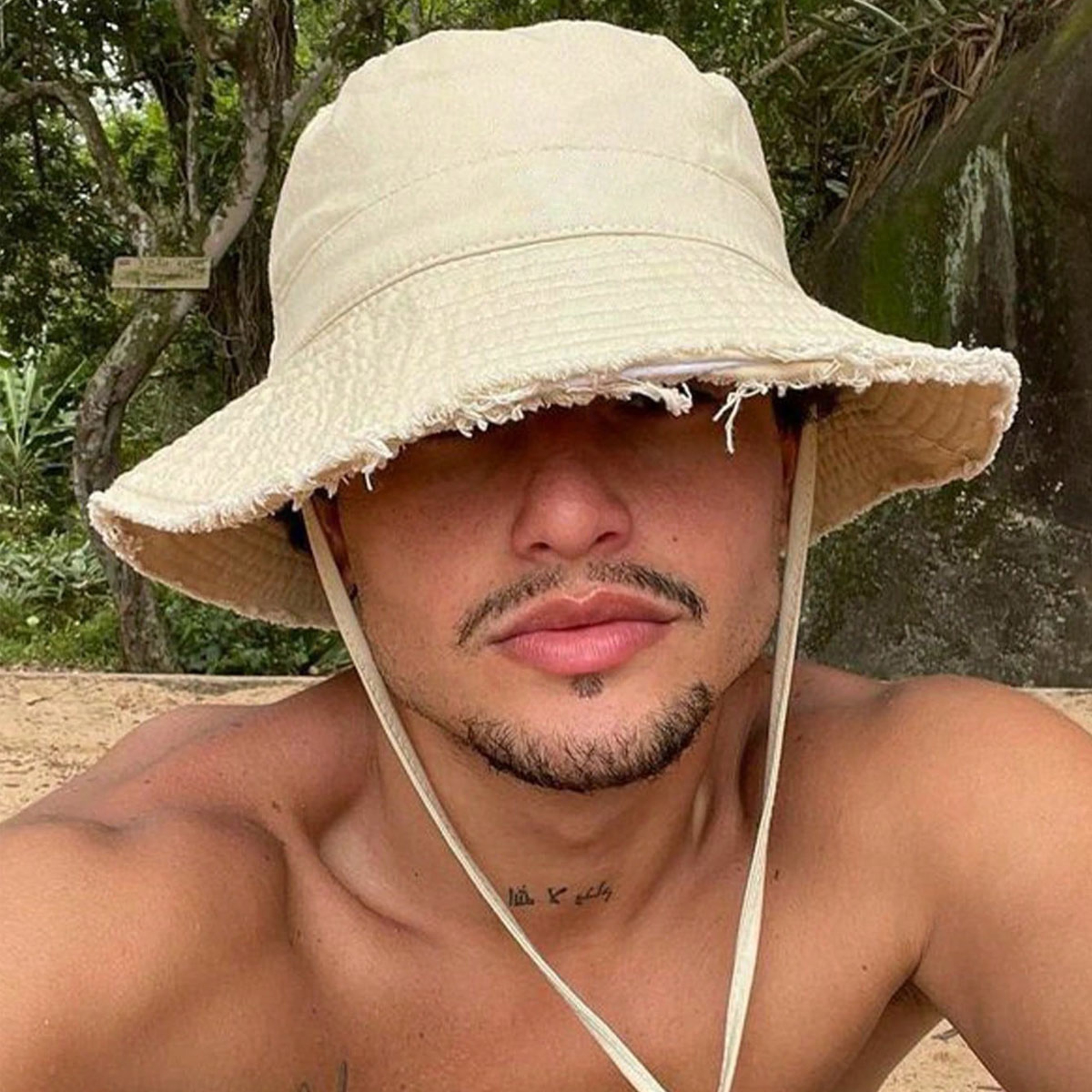 Mens Wide Brim Bucket Hat  Packable Sun Protection Fishing Hat With Adjustable Chin Strap 3