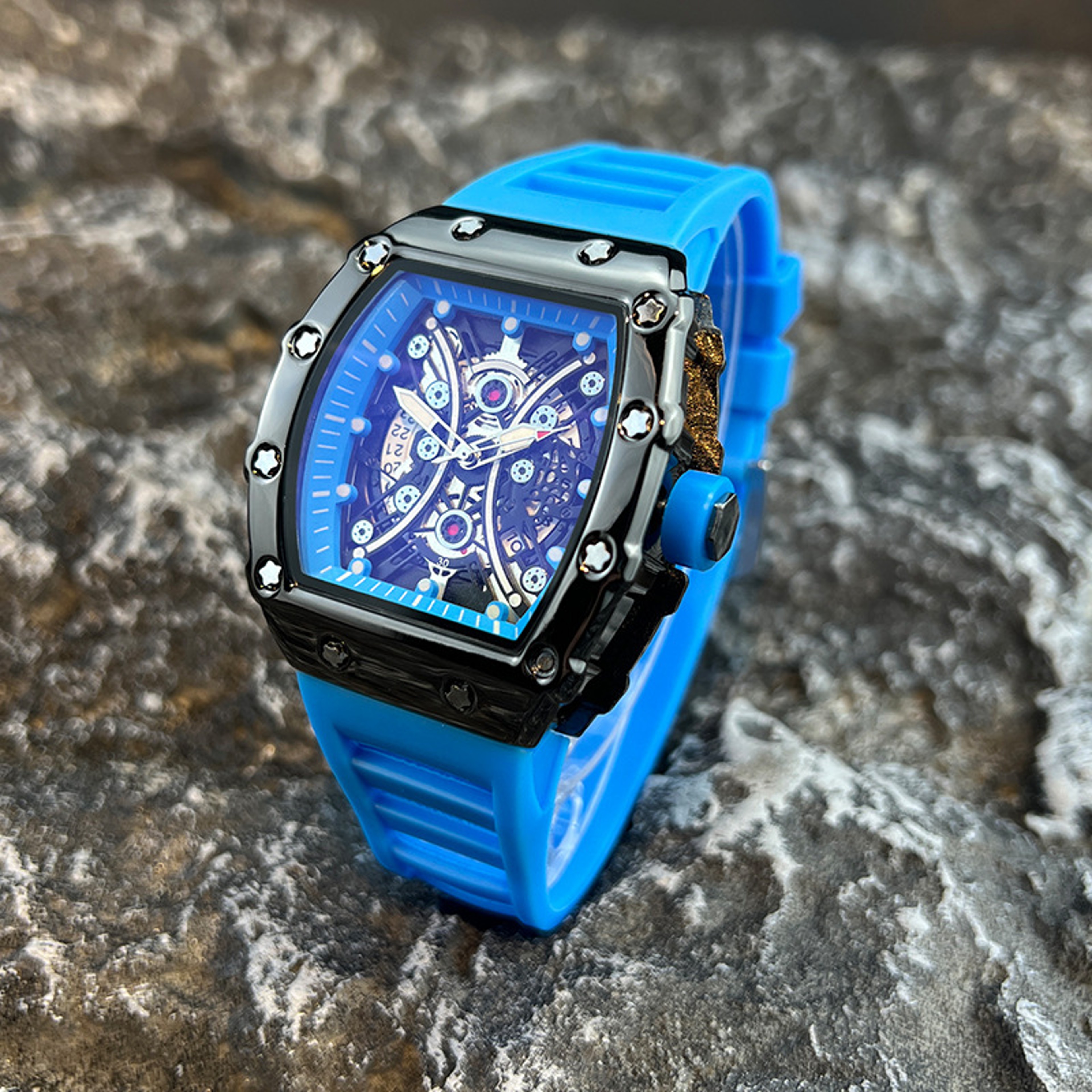 Luxury Mens Wine Barrel Watch with Luminous Dial and Calendar Sports Design – view 15