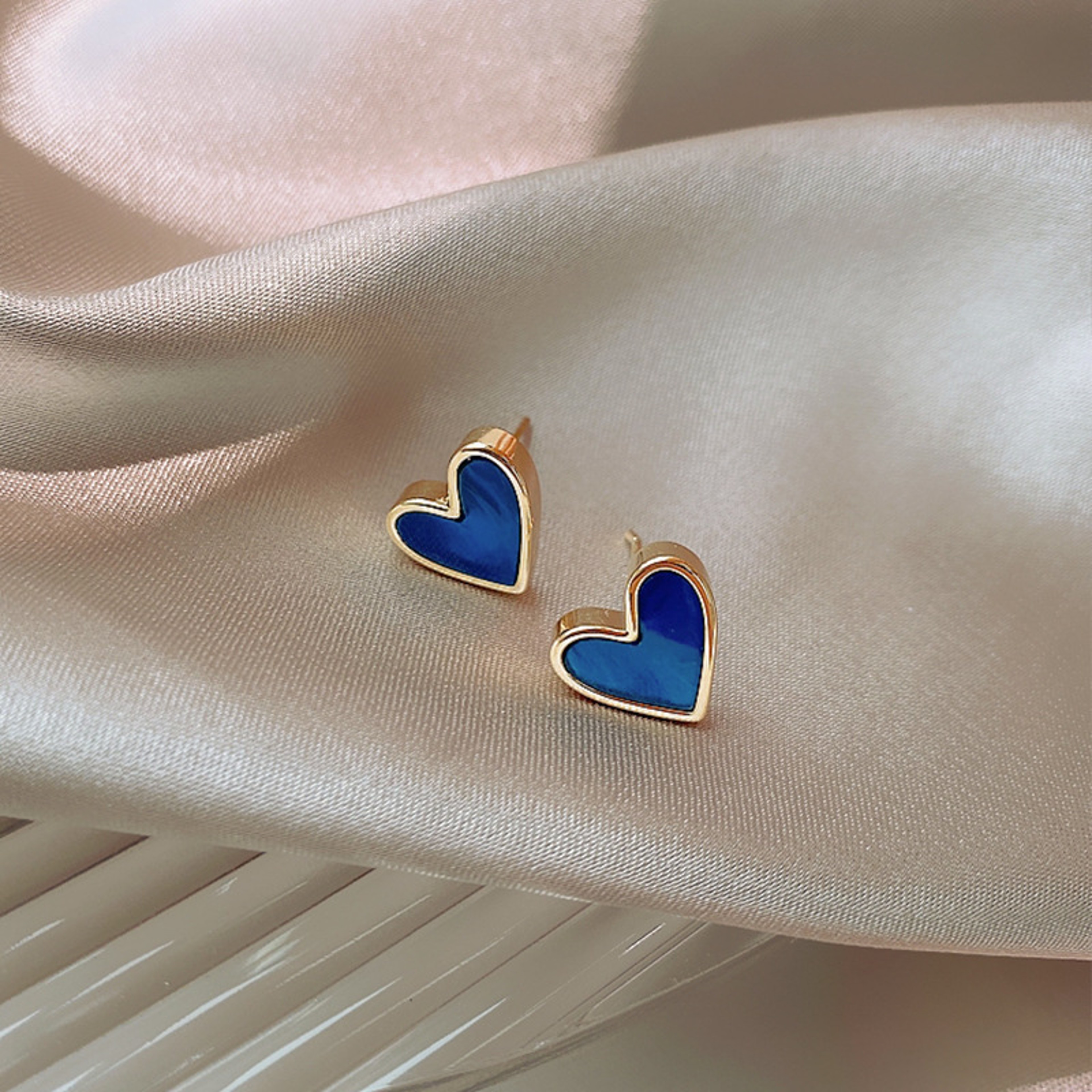 Vintage Heart Shaped Blue White Love Stud Earrings – view 6