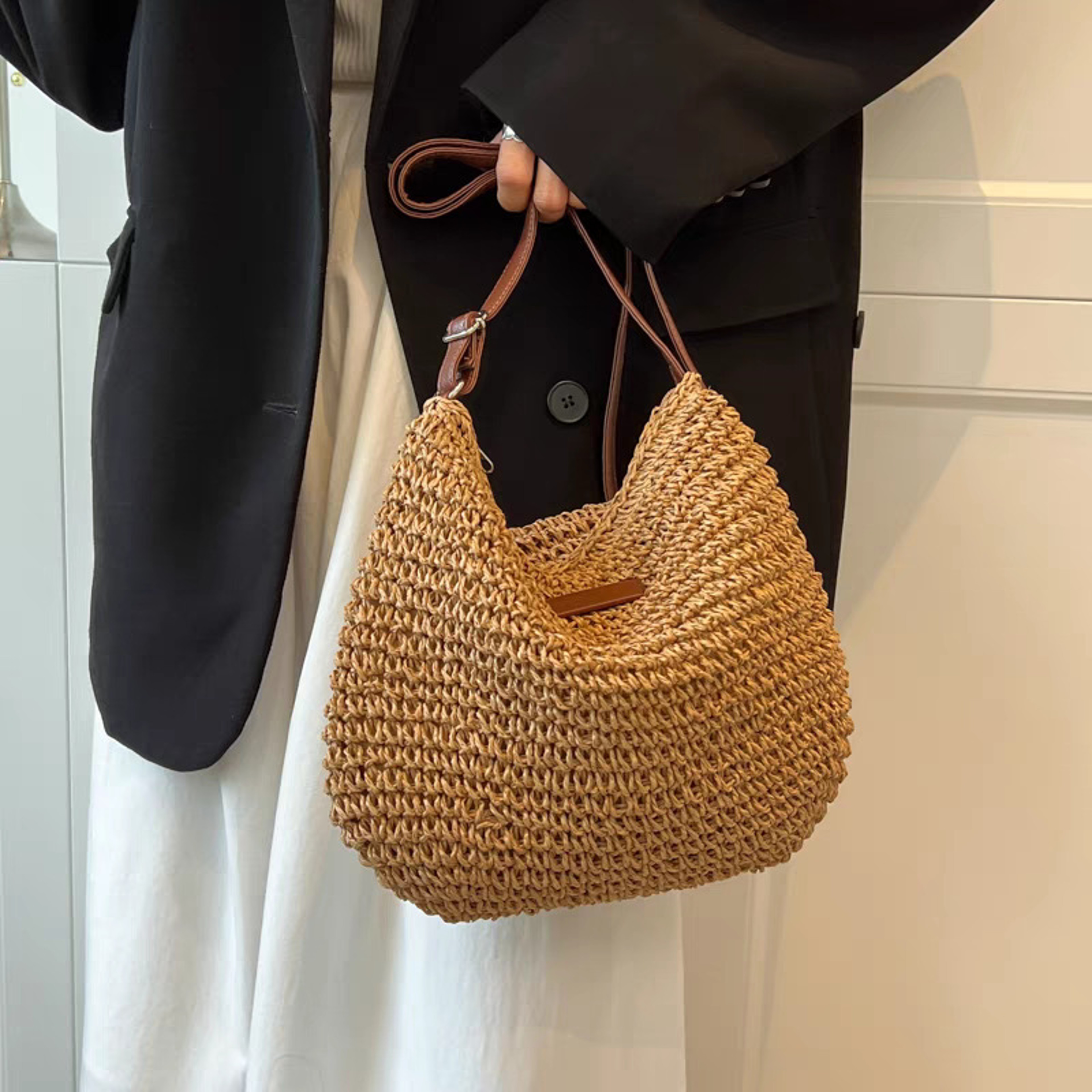 Chic Woven Straw Crossbody Bag for Summer Beach Vacation and Everyday Style – view 3