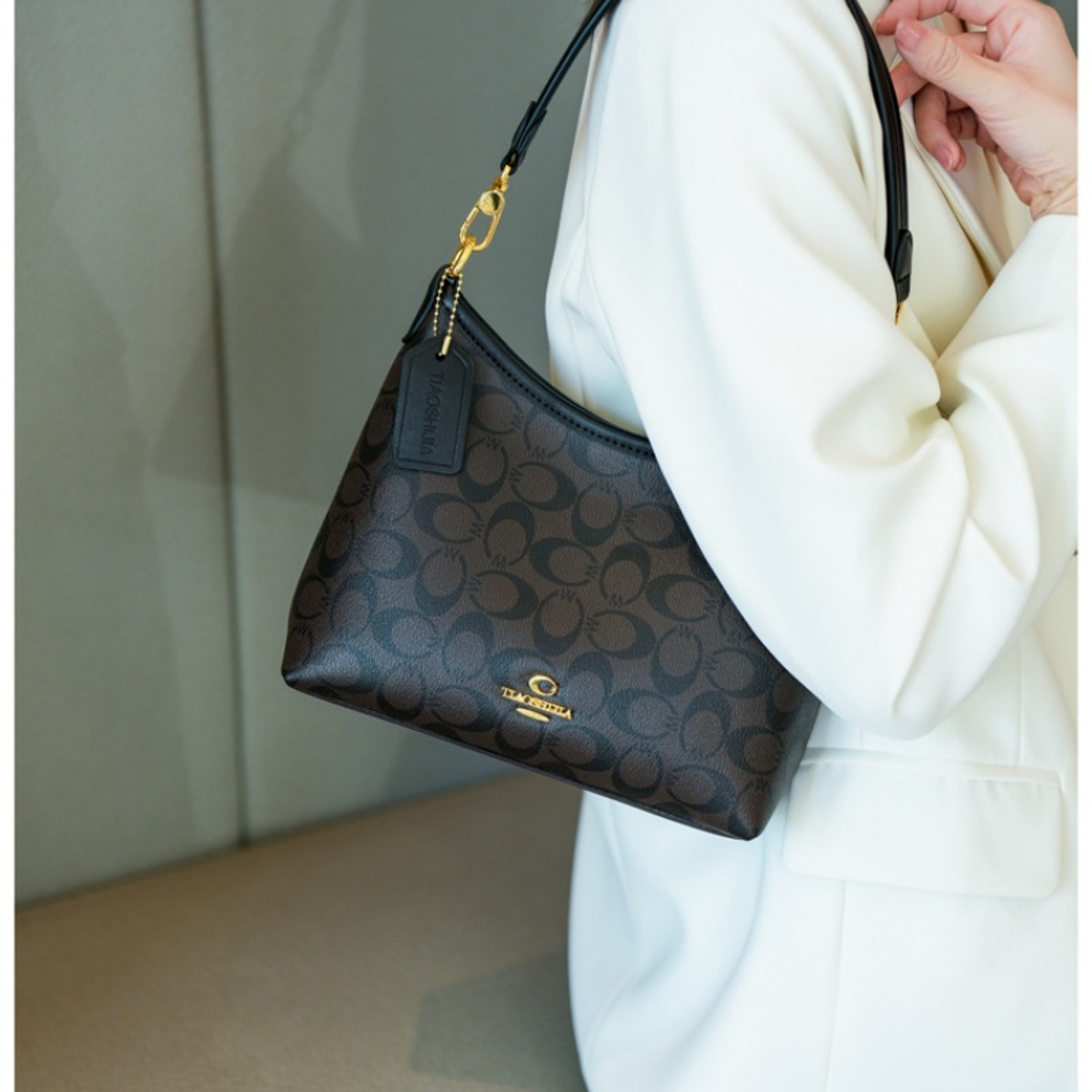 AuraChic Luxe PU Leather Bucket Bag – view 4