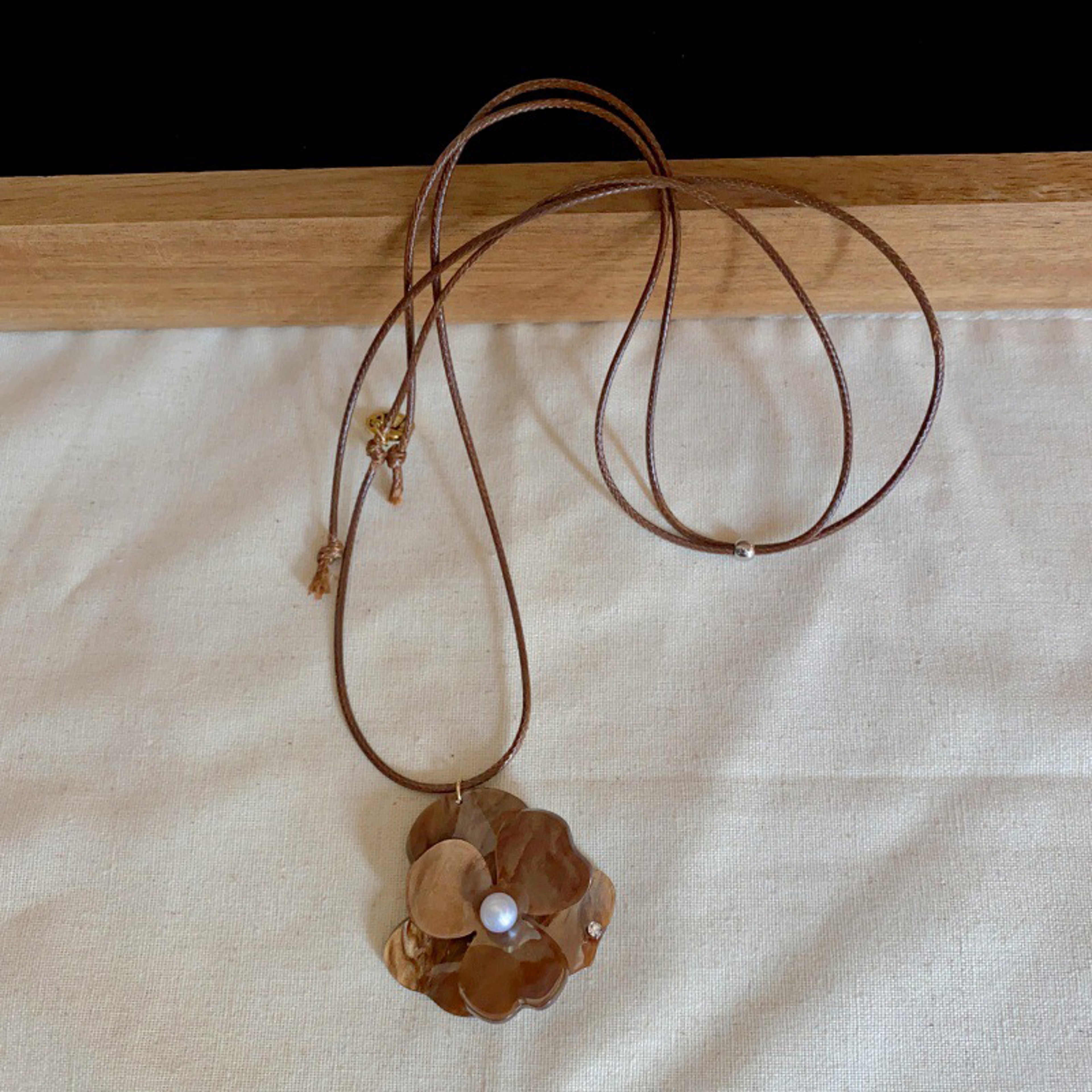 Leopard Print Resin Flower Pendant Necklace – view 4