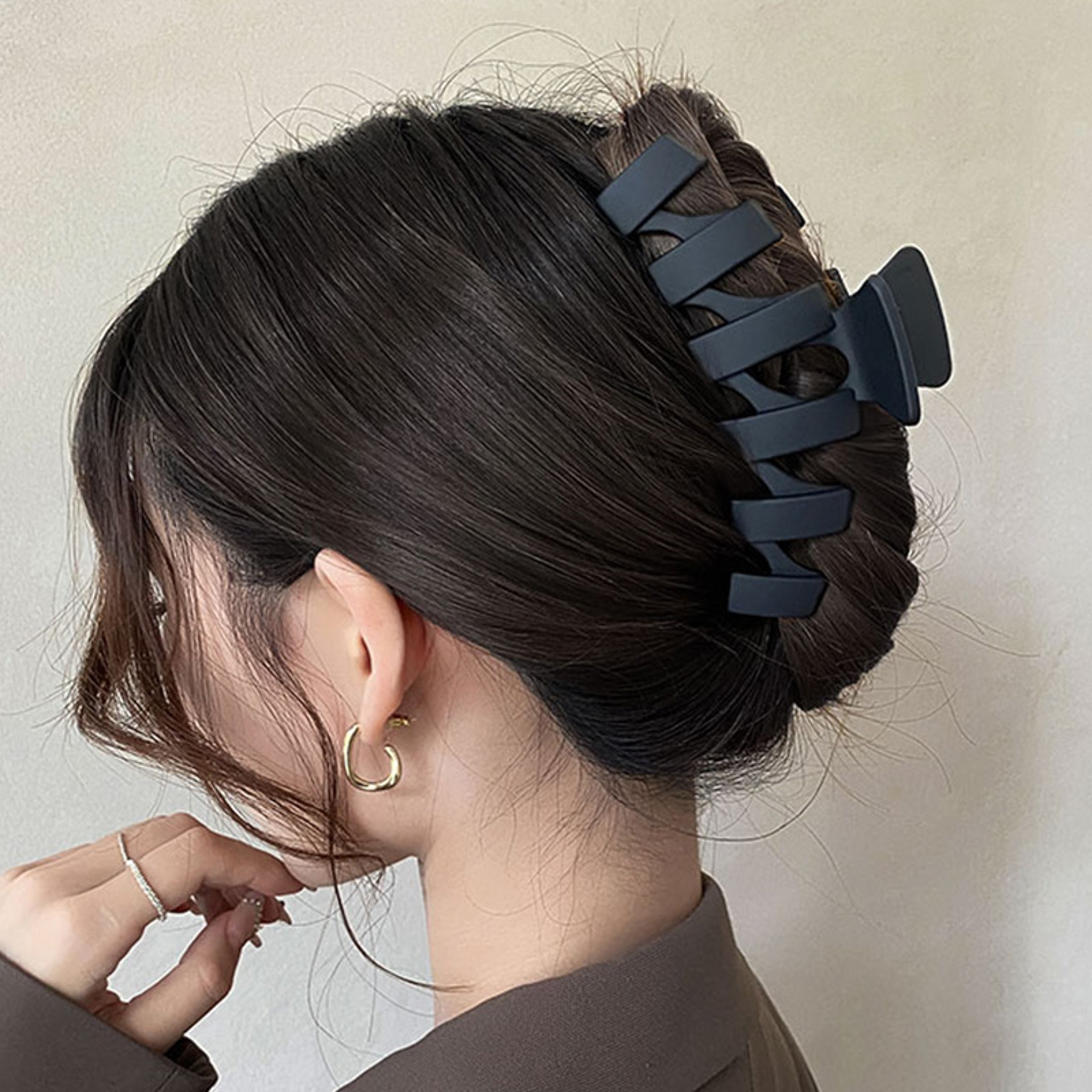 Vintage Geometric Frosted Plastic Hair Claw For Women  Elegant Long Thick Hair Claw Clip Accessory 2