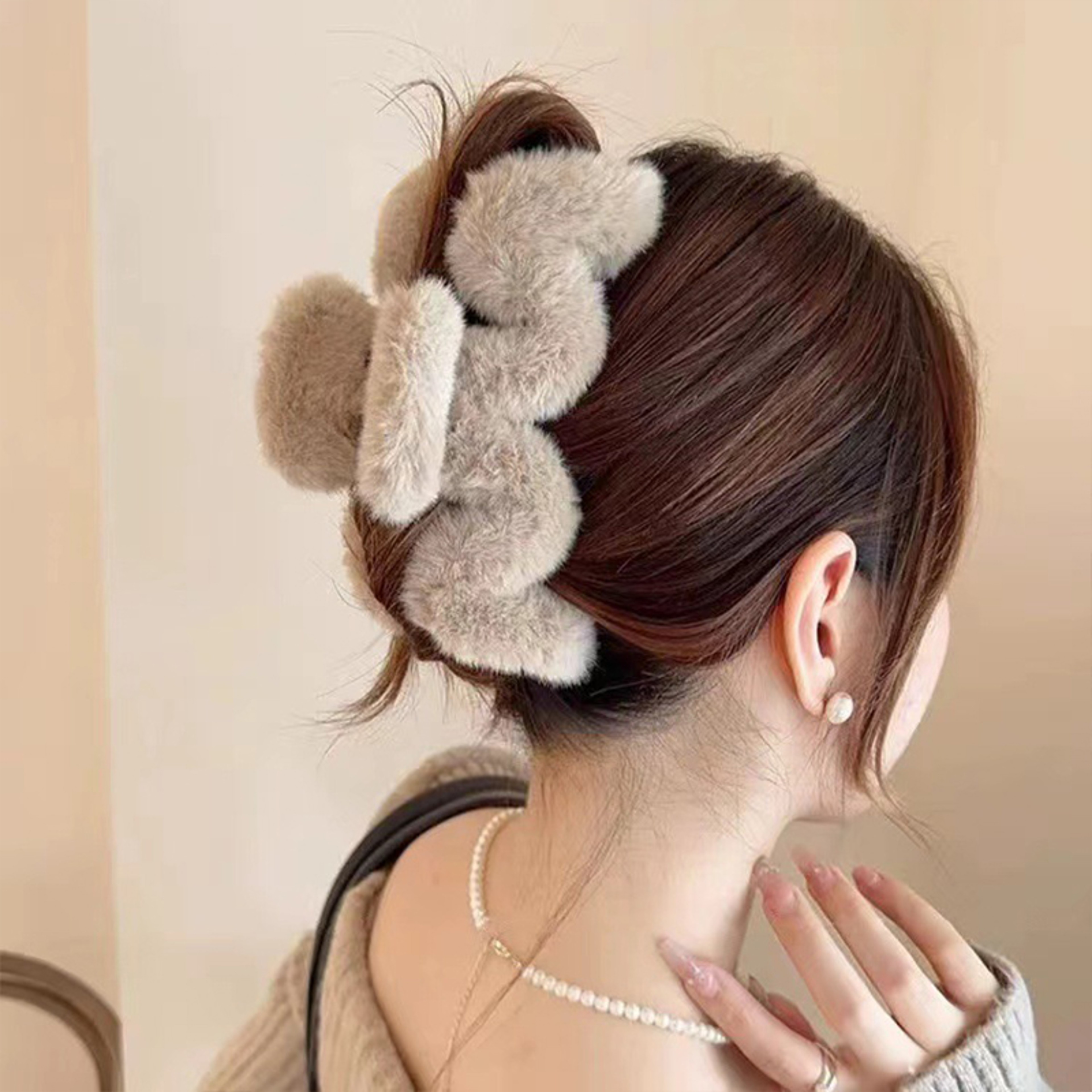 Elegant Faux Fur Hair Claw For Women  Plush Acrylic Hair Clip Barrette WinterReady Hair Accessories 2