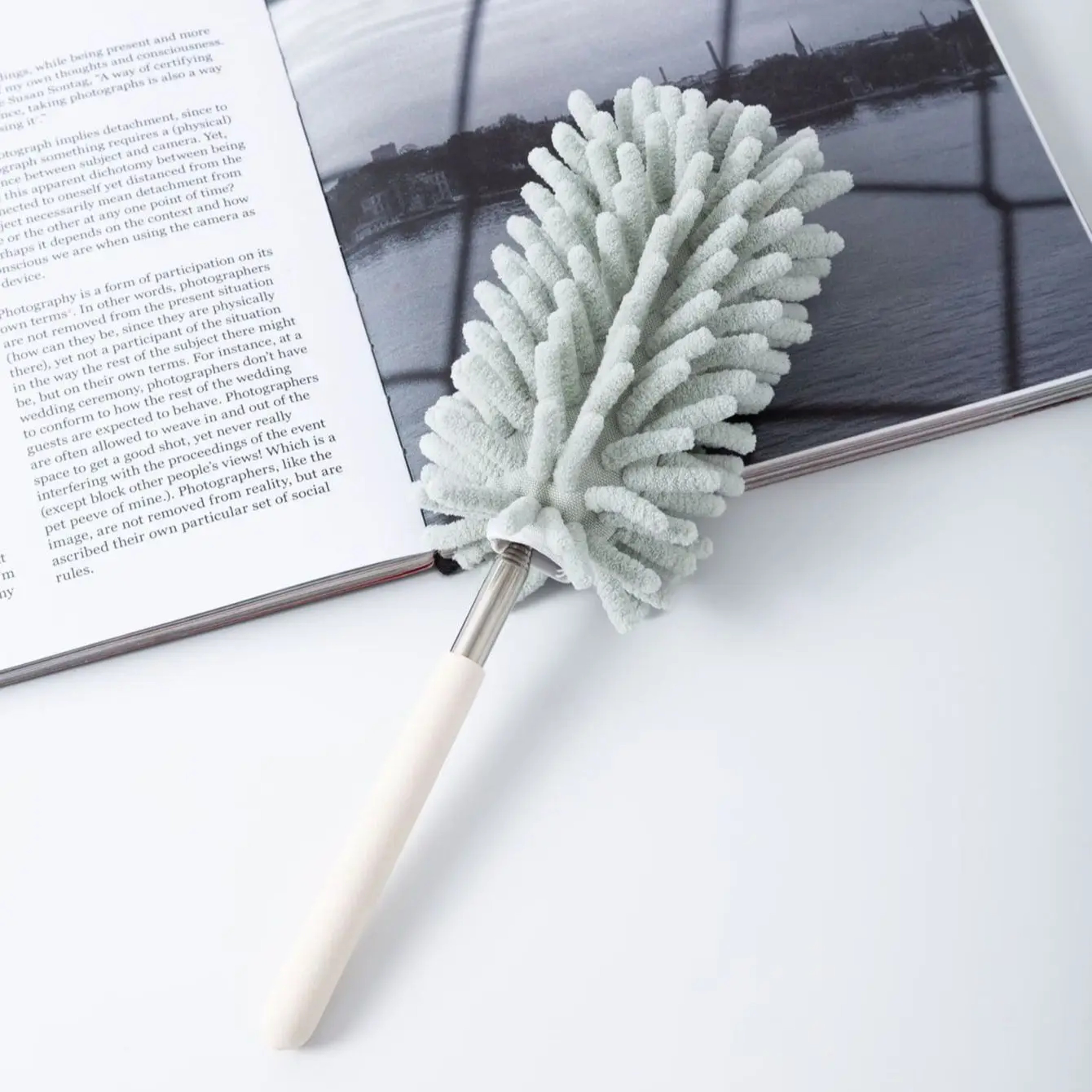 Telescopic Microfiber Dust Brush Stainless Steel Handle For Easy Ceiling Cleaning 1