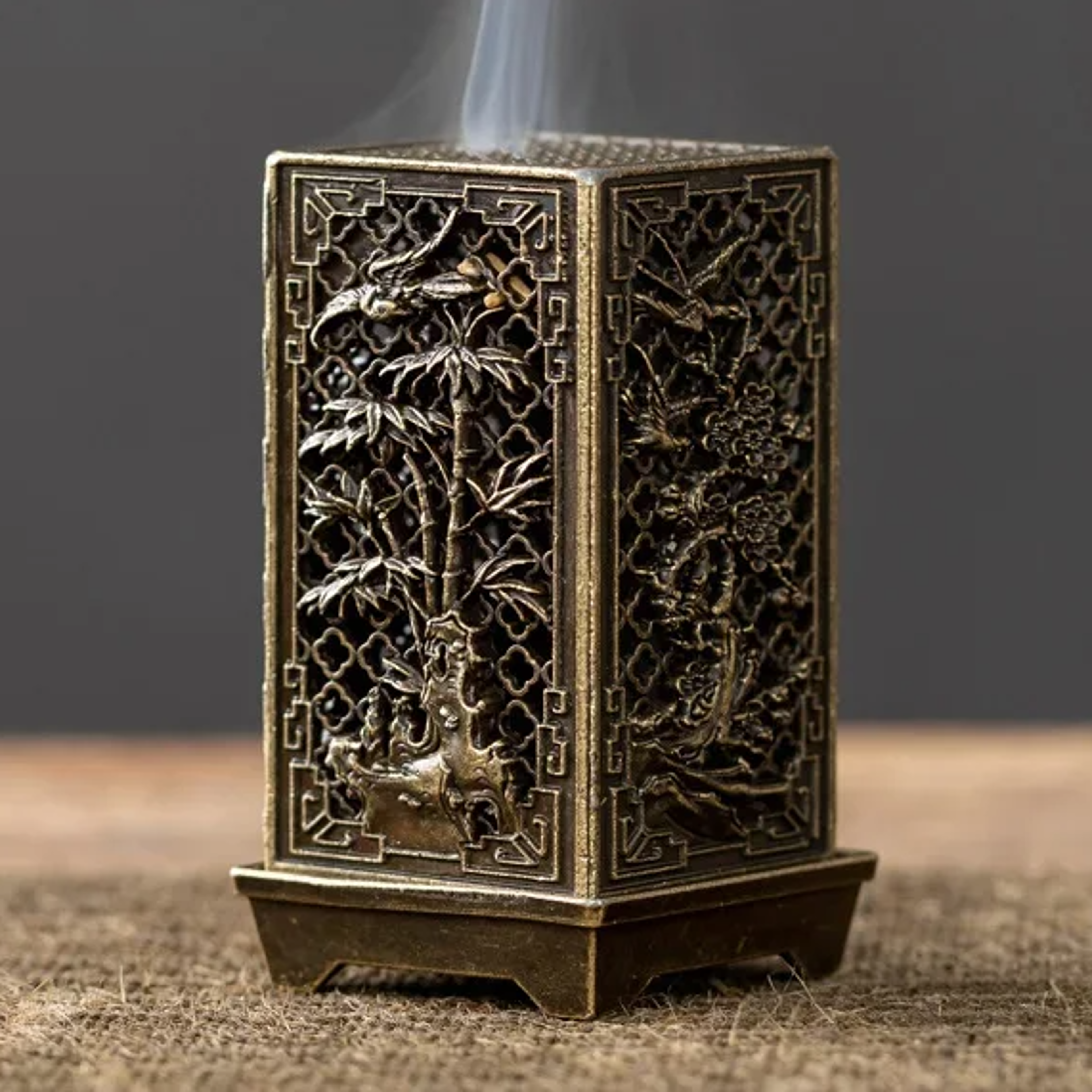 Square Vertical Incense Burner Small Xiangyun Alloy Incense Holder Indoor Aromatherapy Home Ornament