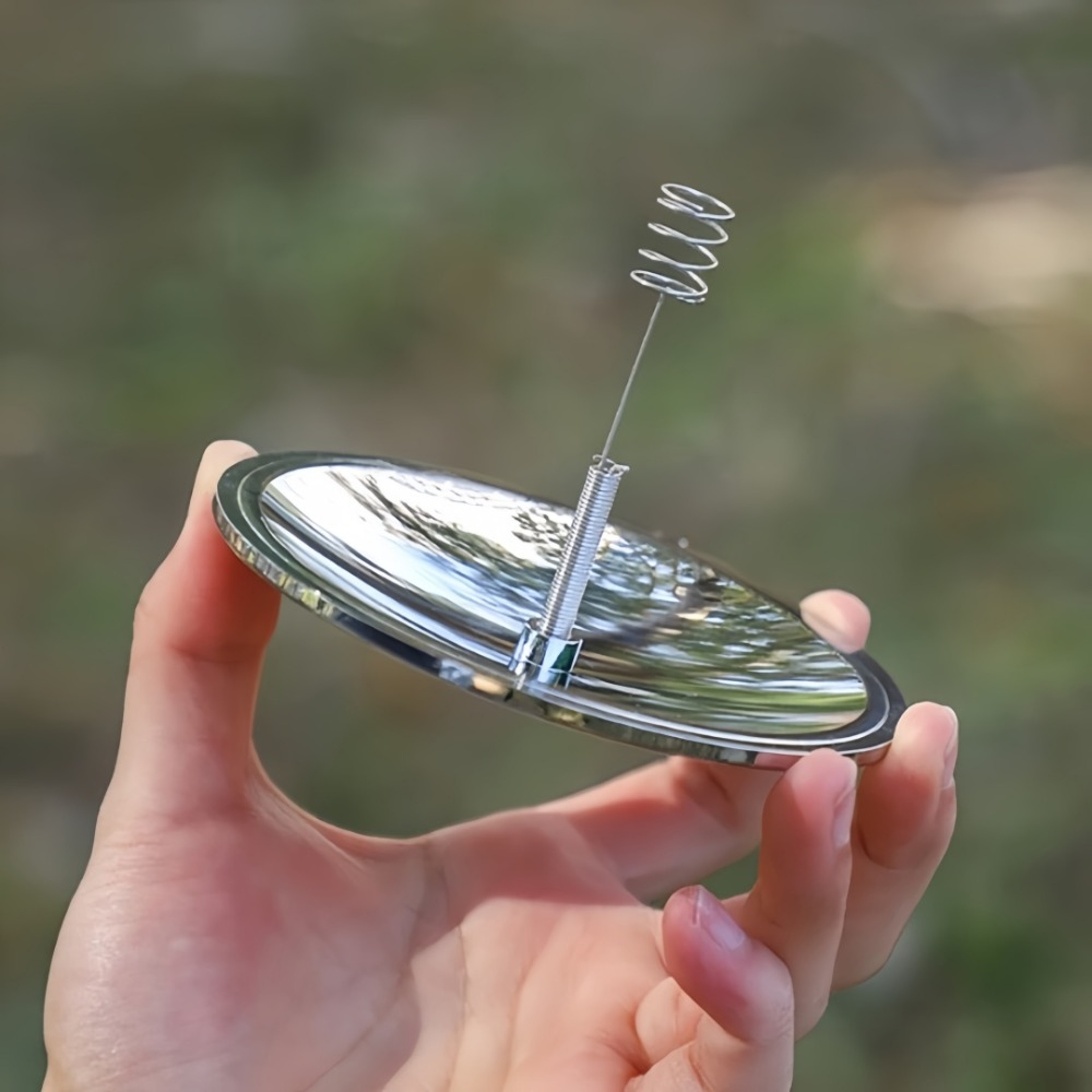 Outdoor Solar Fire Starter Windproof & Waterproof Mirror for Camping, Hiking & Survival Lightweight Emergency Igniter – view 5