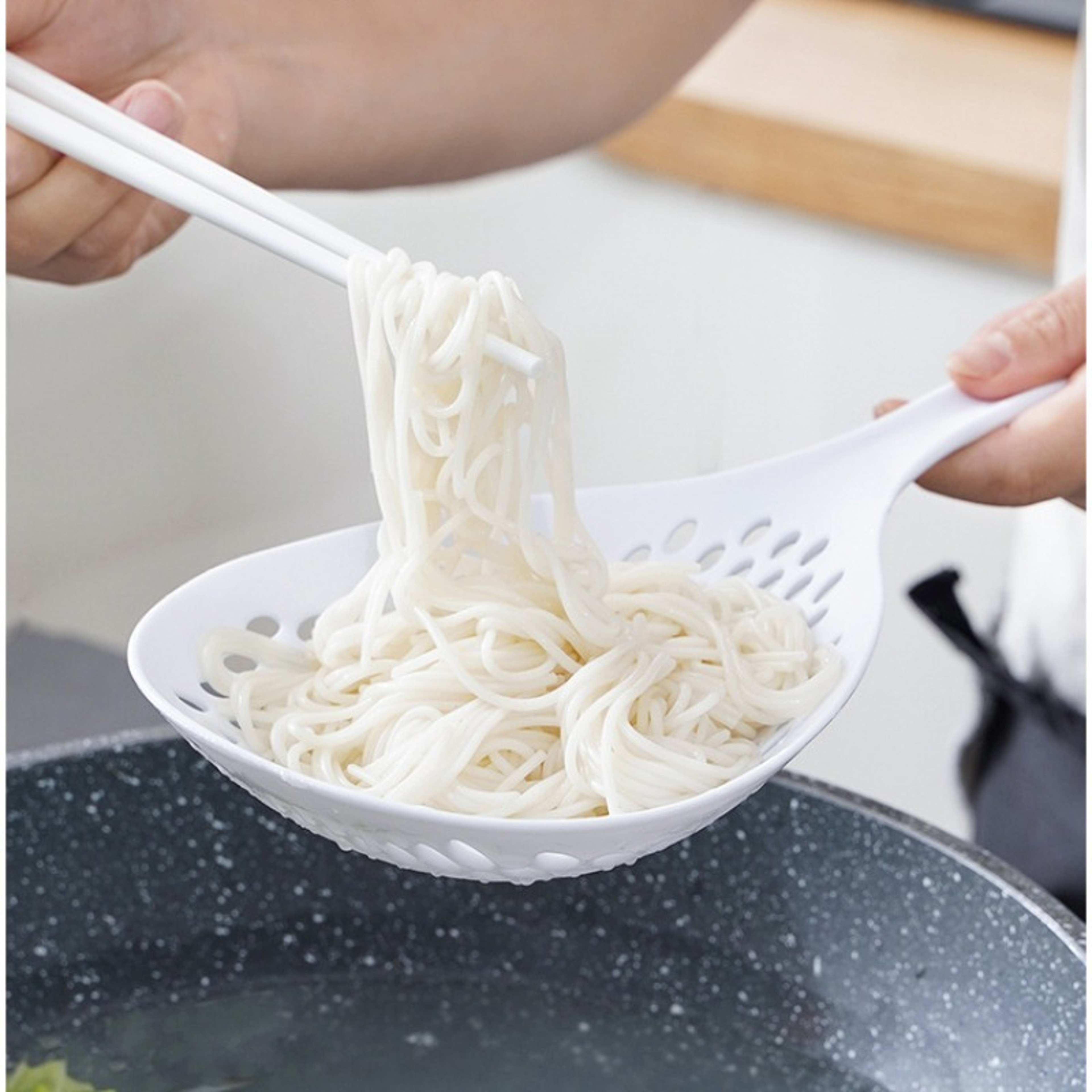 Long Handle Hot Pot Strainer Spoon For Dumplings Noodles And Easy Draining 3