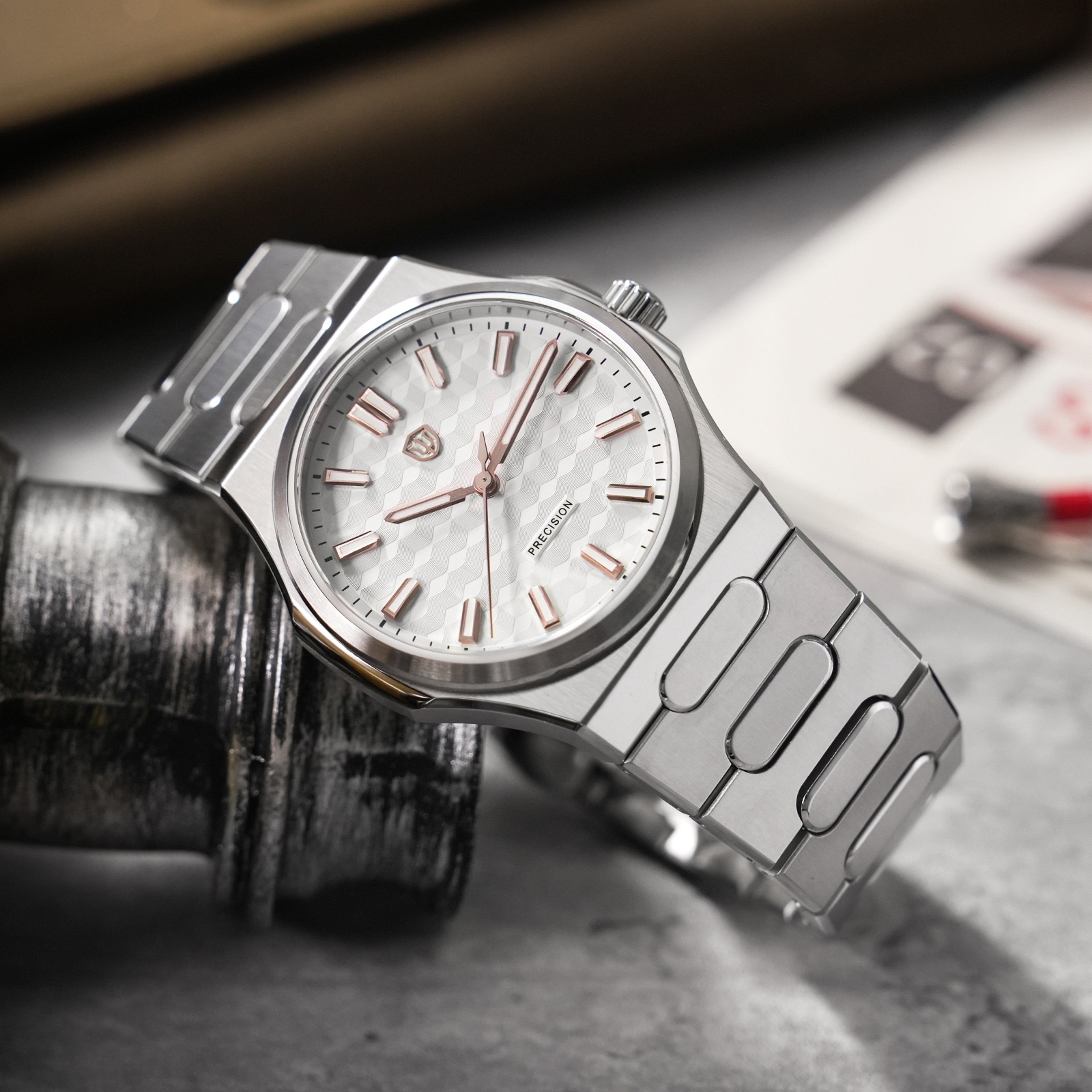 Quartz Watch With Sapphire Crystal Water Resistance 3
