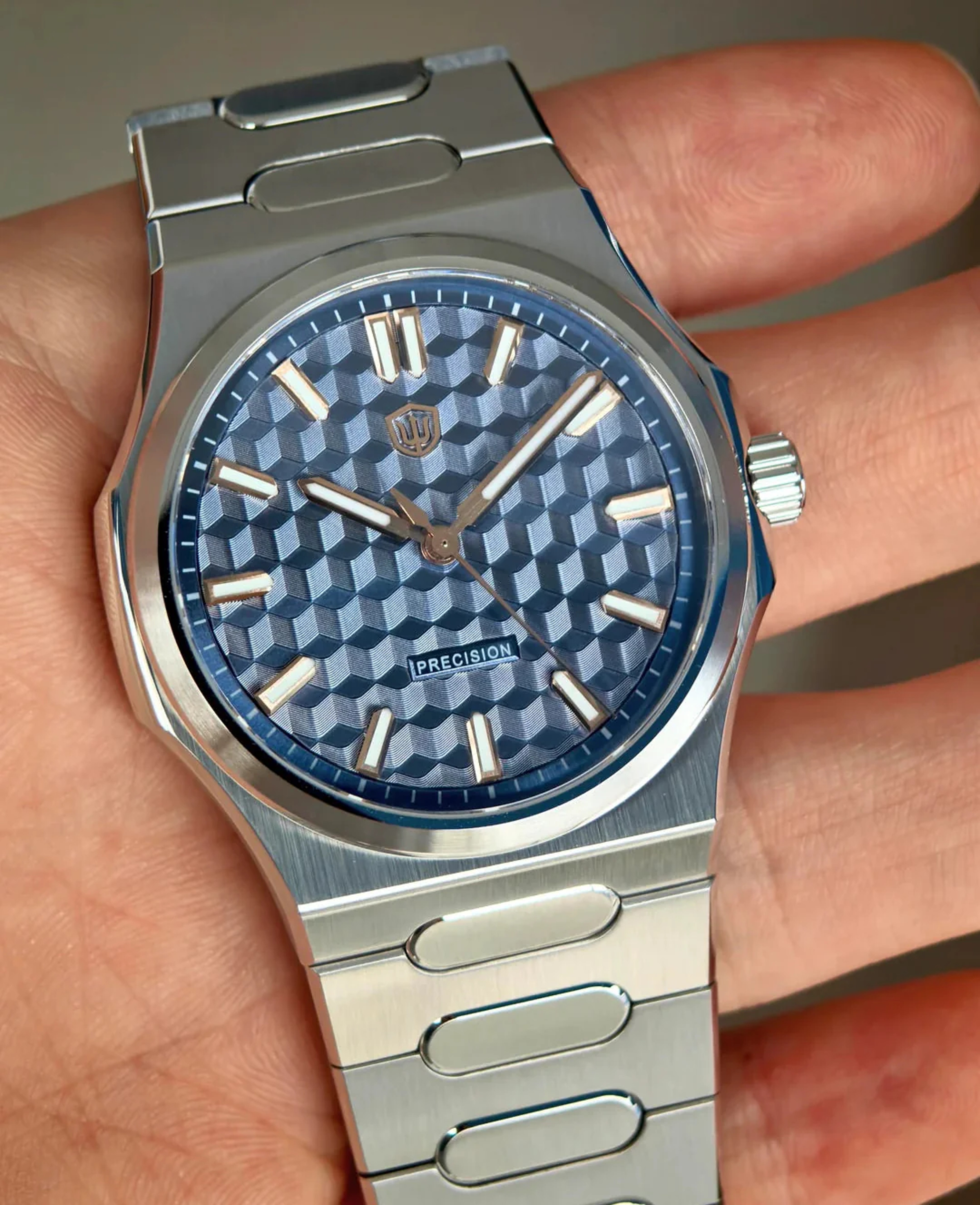 Quartz Watch With Sapphire Crystal Water Resistance 9