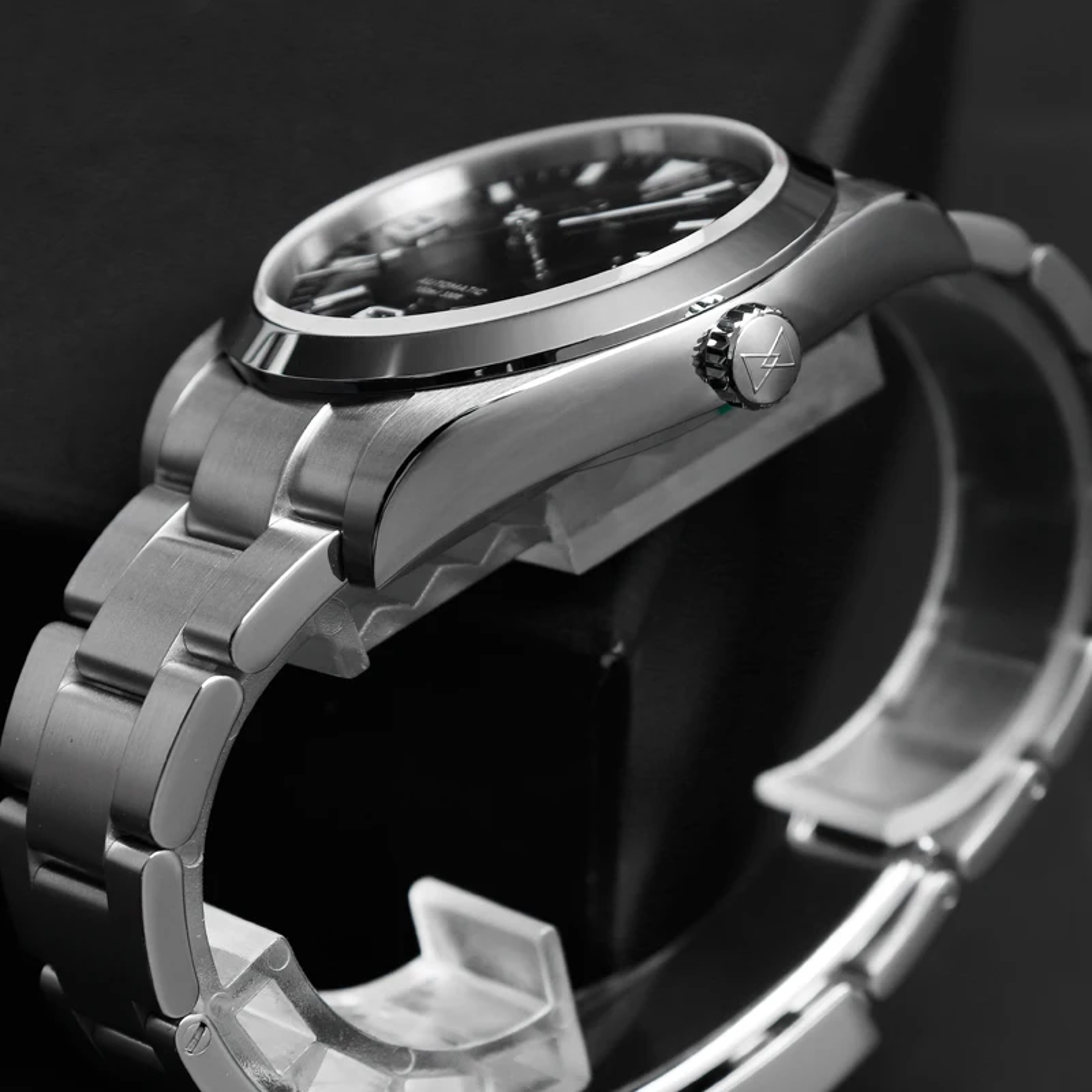 Automatic Dive Watch With Movement And Sapphire Crystal 2