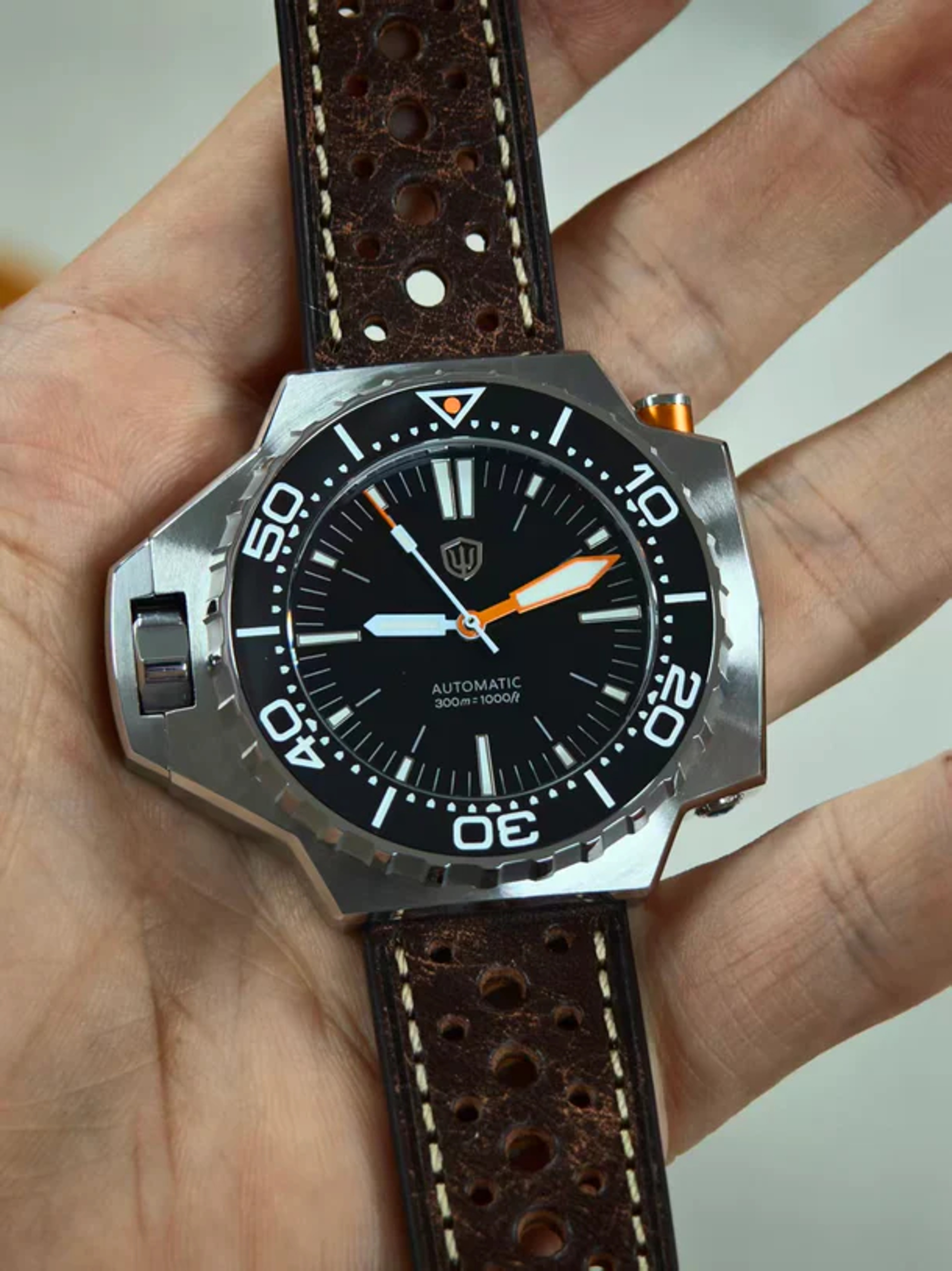Dive Watch With Sapphire Crystal And Ceramic Bezel 5