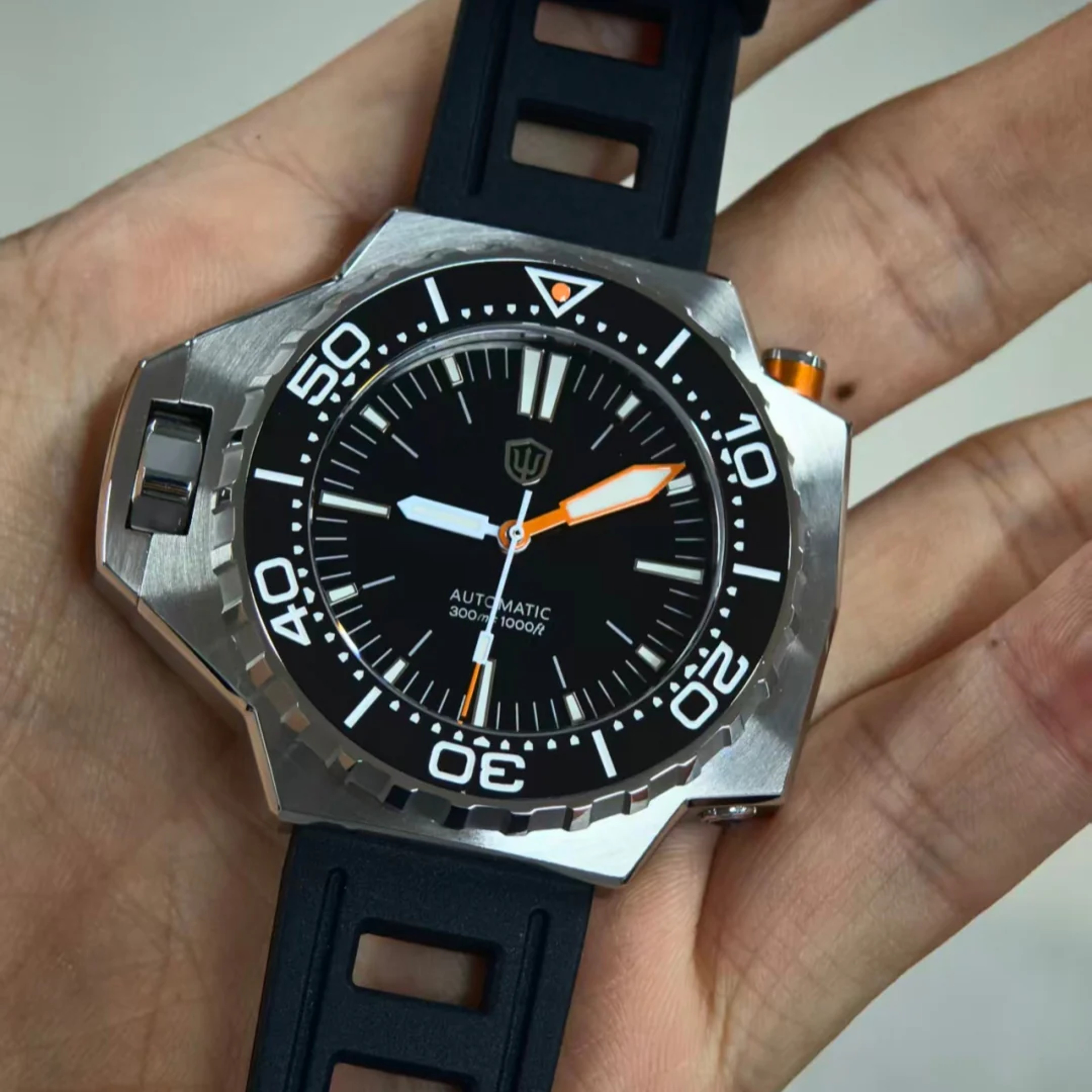 Dive Watch With Sapphire Crystal And Ceramic Bezel 6