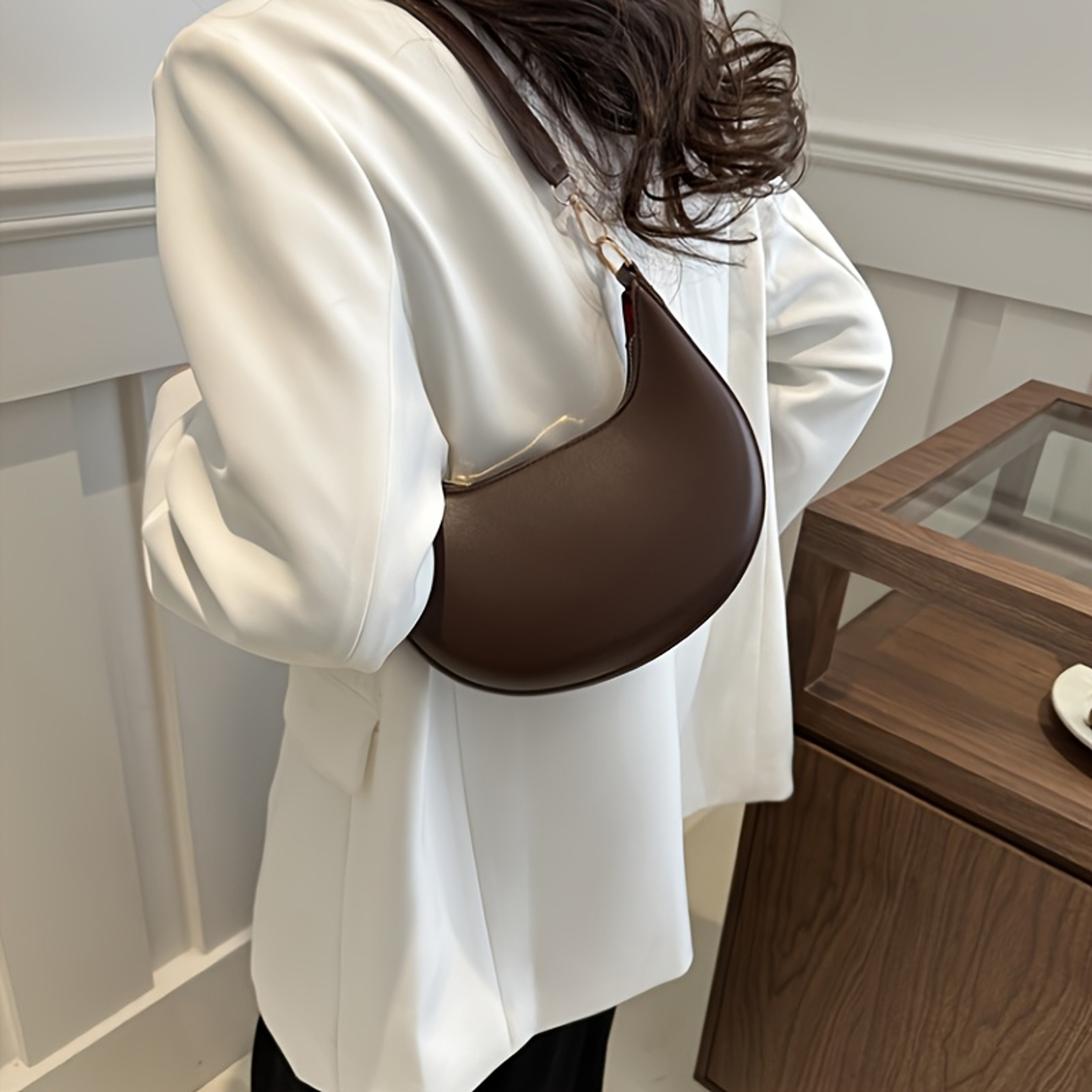 HighEnd Womens Shoulder Bag Fashionable PU Leather Square Shape With Internal Zipper Pocket French  1