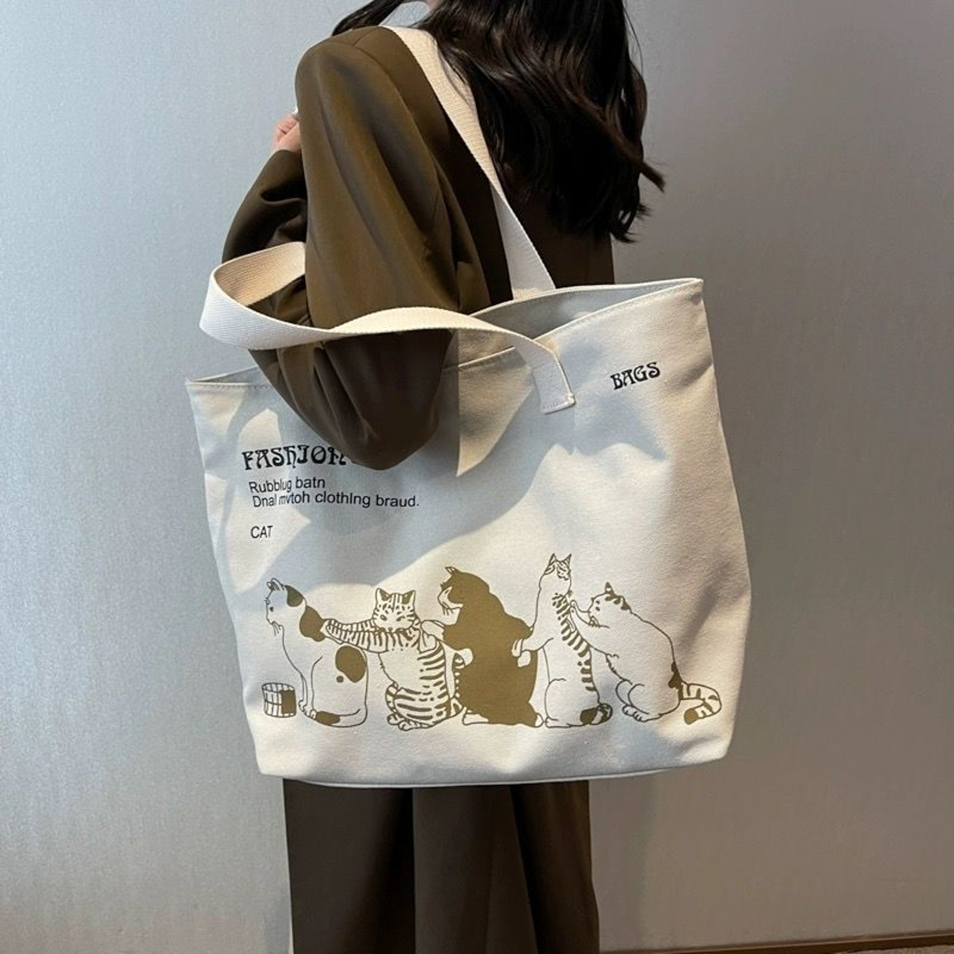 Durable Women's Canvas Tote Bag, Spacious Shoulder Bag with Zipper, Fashionable Classic Design for Work – view 7