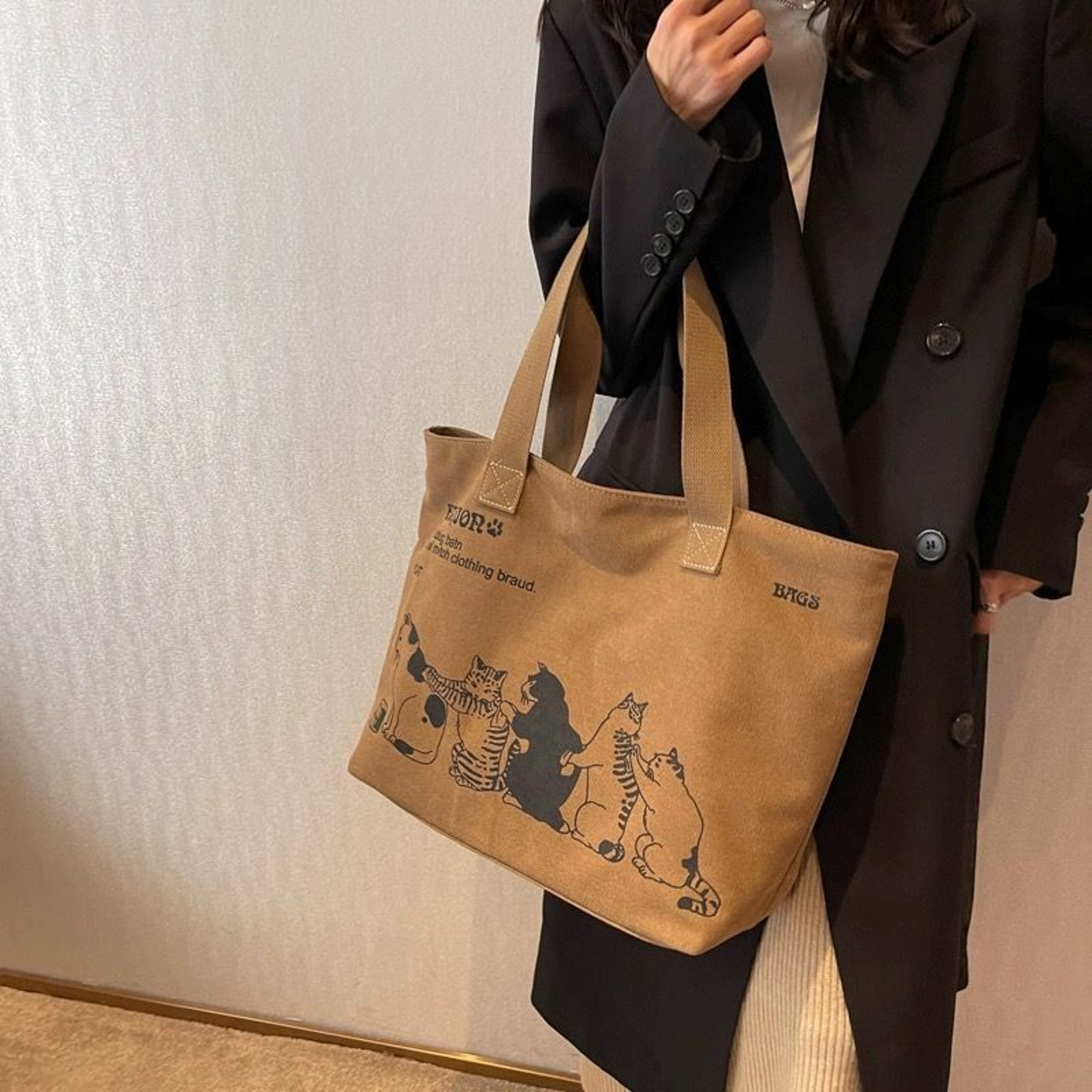 Durable Women's Canvas Tote Bag, Spacious Shoulder Bag with Zipper, Fashionable Classic Design for Work – view 6
