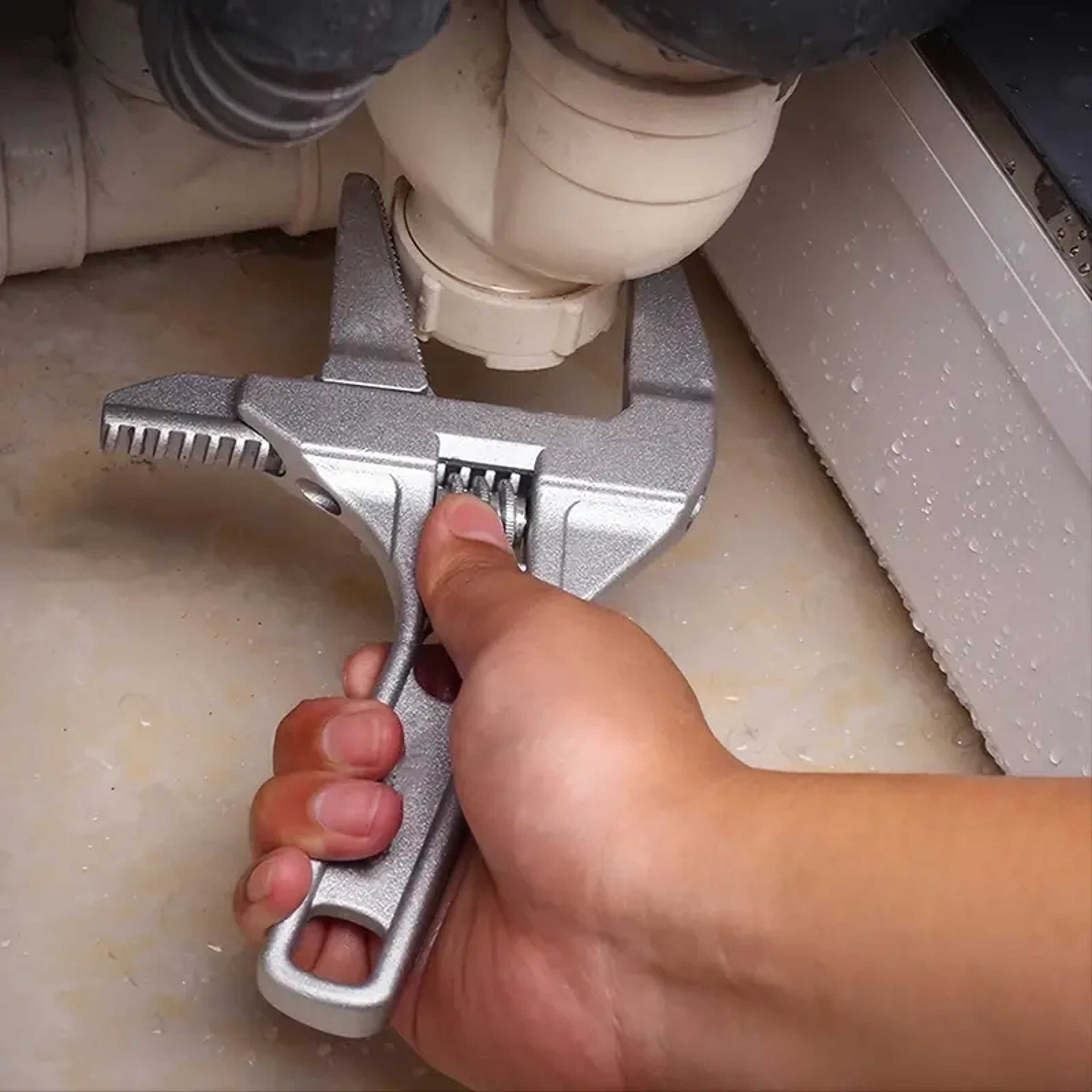 Multifunctional Aluminum Spanner, Mini Adjustable Bathroom Wrench, Strong Clamping Large Open End Tool for Bathroom Repa – view 1