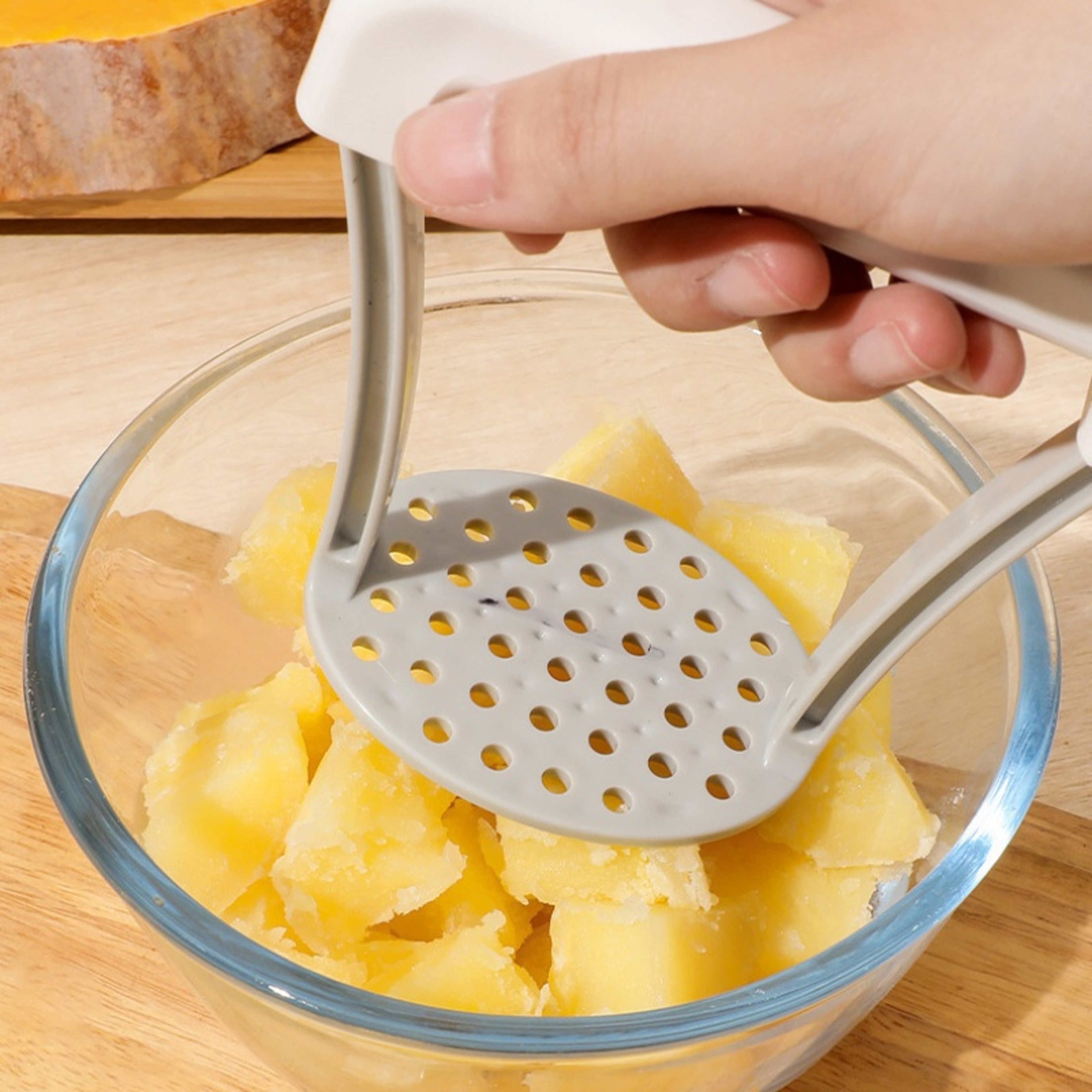 Durable Potato Ricer, Manual Potato Masher, Fruit Juicer Kitchen Gadgets, Kitchen Vegetable Masher With Non-Slip Handle – view 2