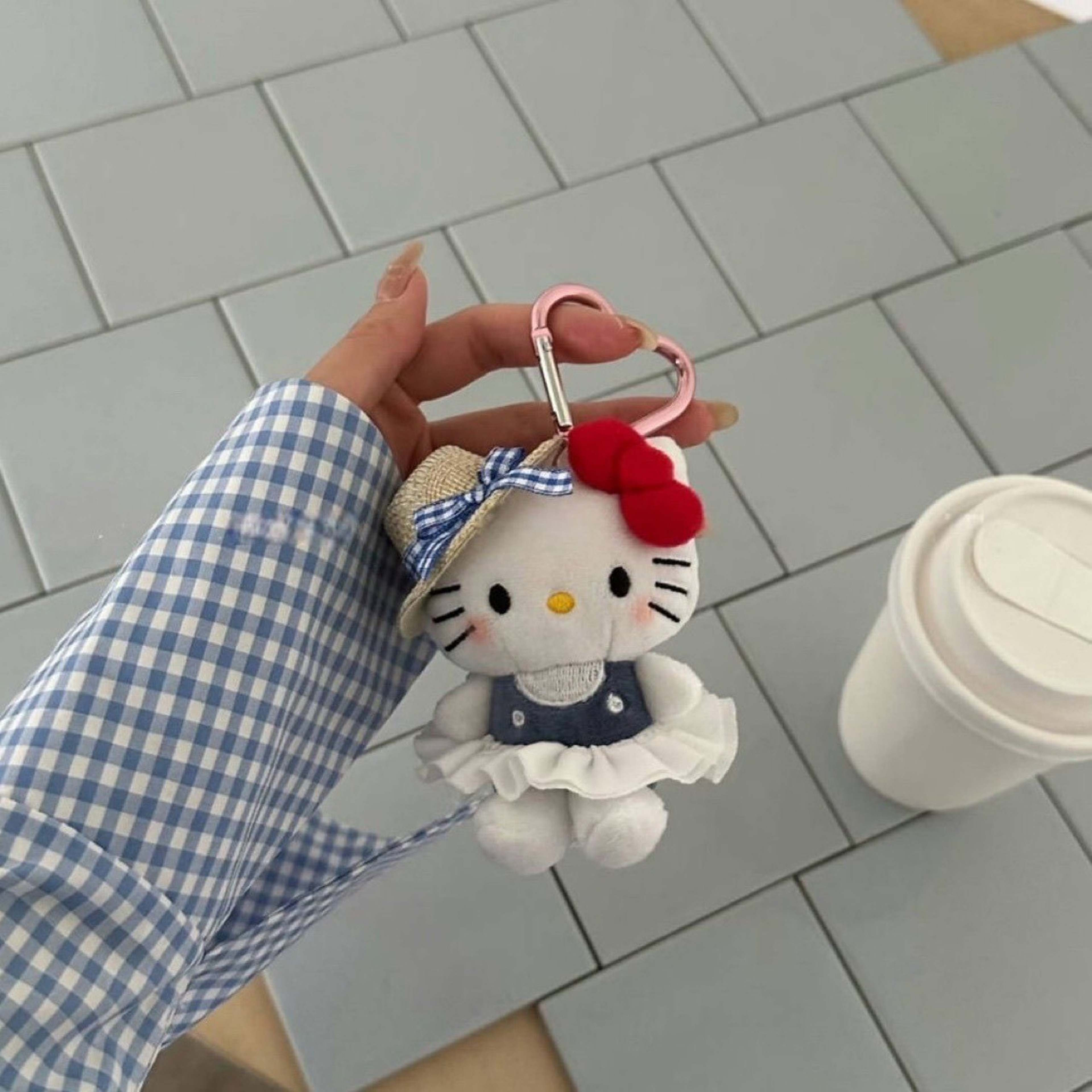 Hello Kitty Sanrio Kawaii Peripheral Pendant Doll Keychain Cute Fashion Sunglasses Backpack Accesso 2