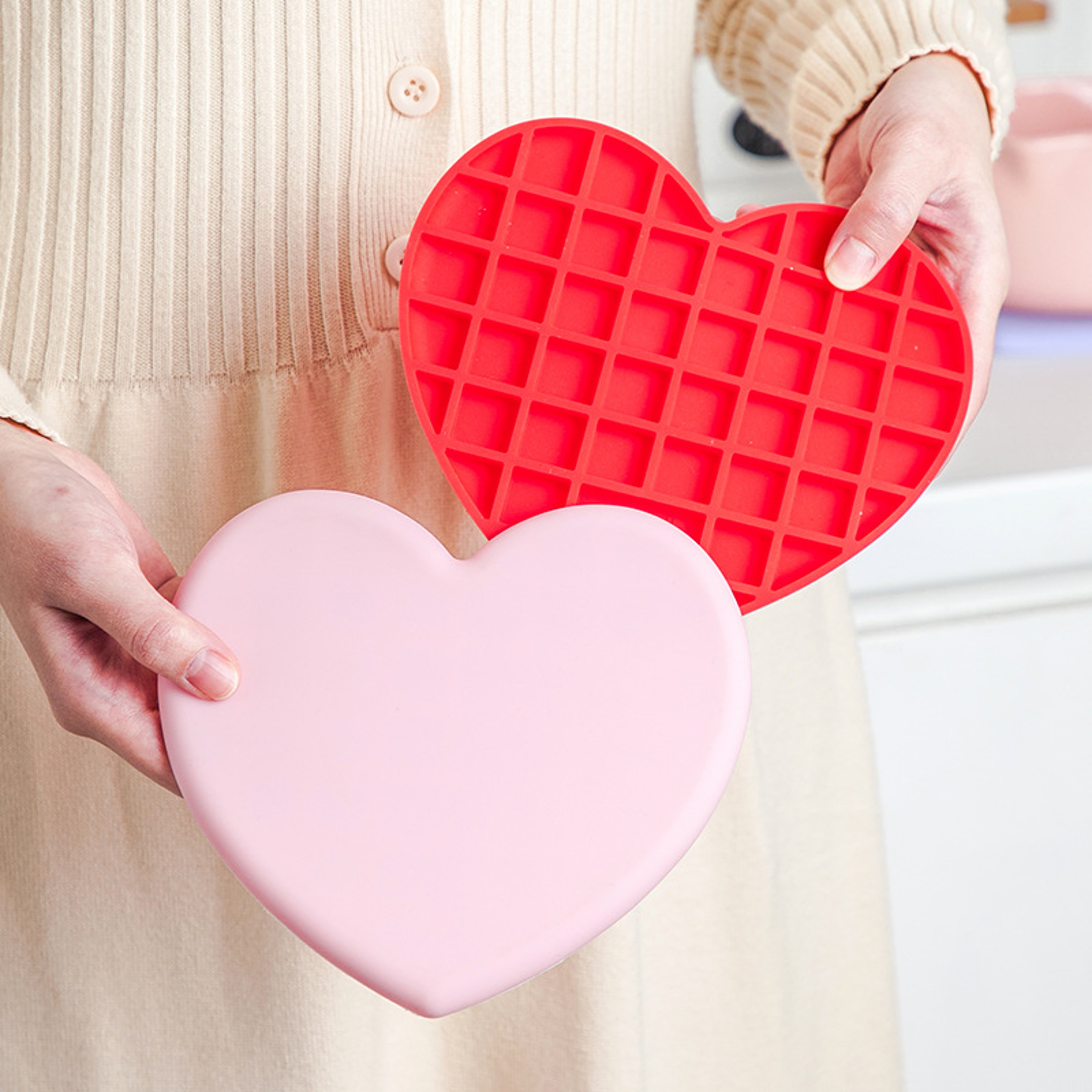 Thicker Drink Cup Coasters, Heat Resistant Silicone Mat, Non-slip Heart-shaped Placemat, Kitchen Table Holder – view 6