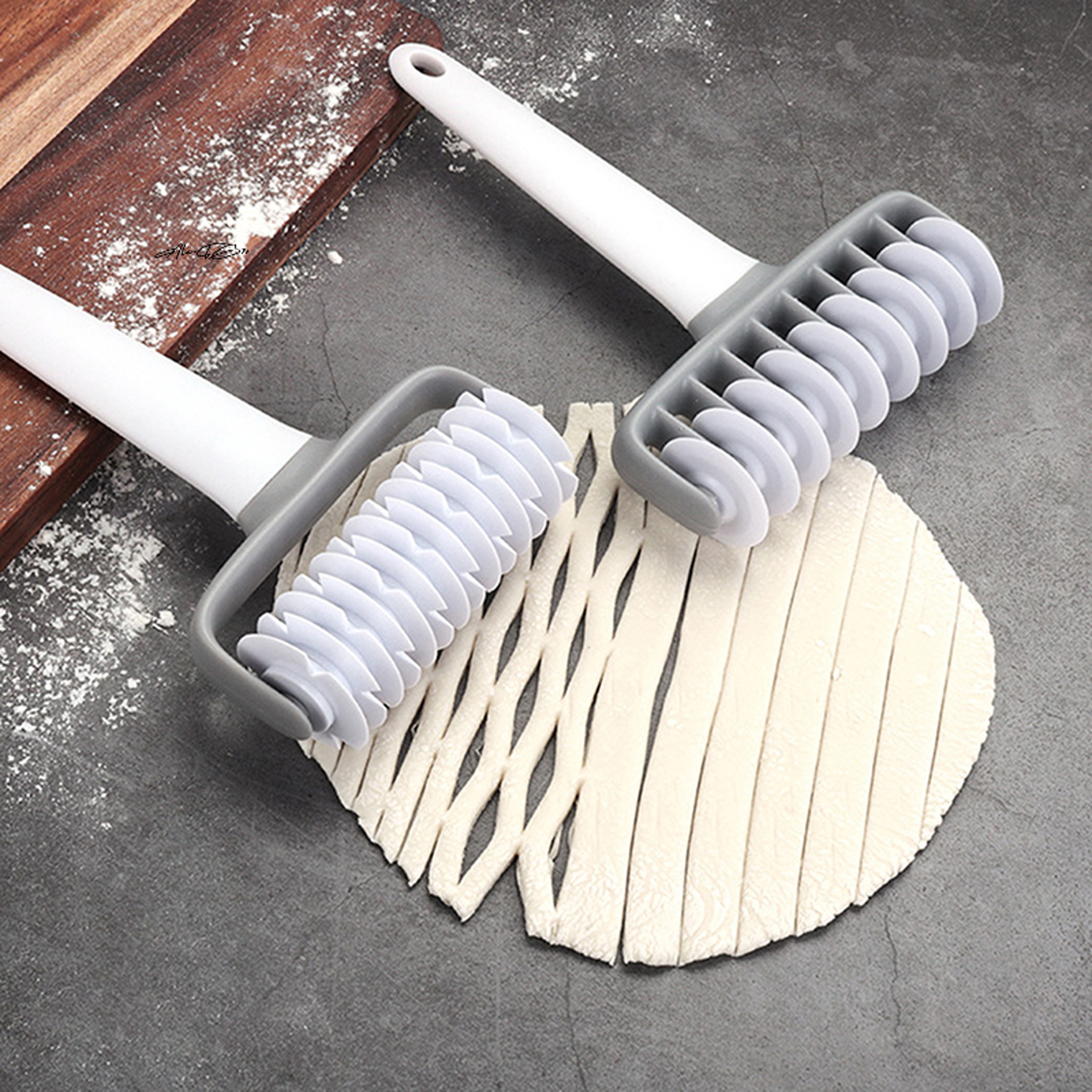 Smooth Turning Dough Roller Cutter Pizza Cutter Cookie Cake Kitchen Gadget Baking Tool For Restaura 1
