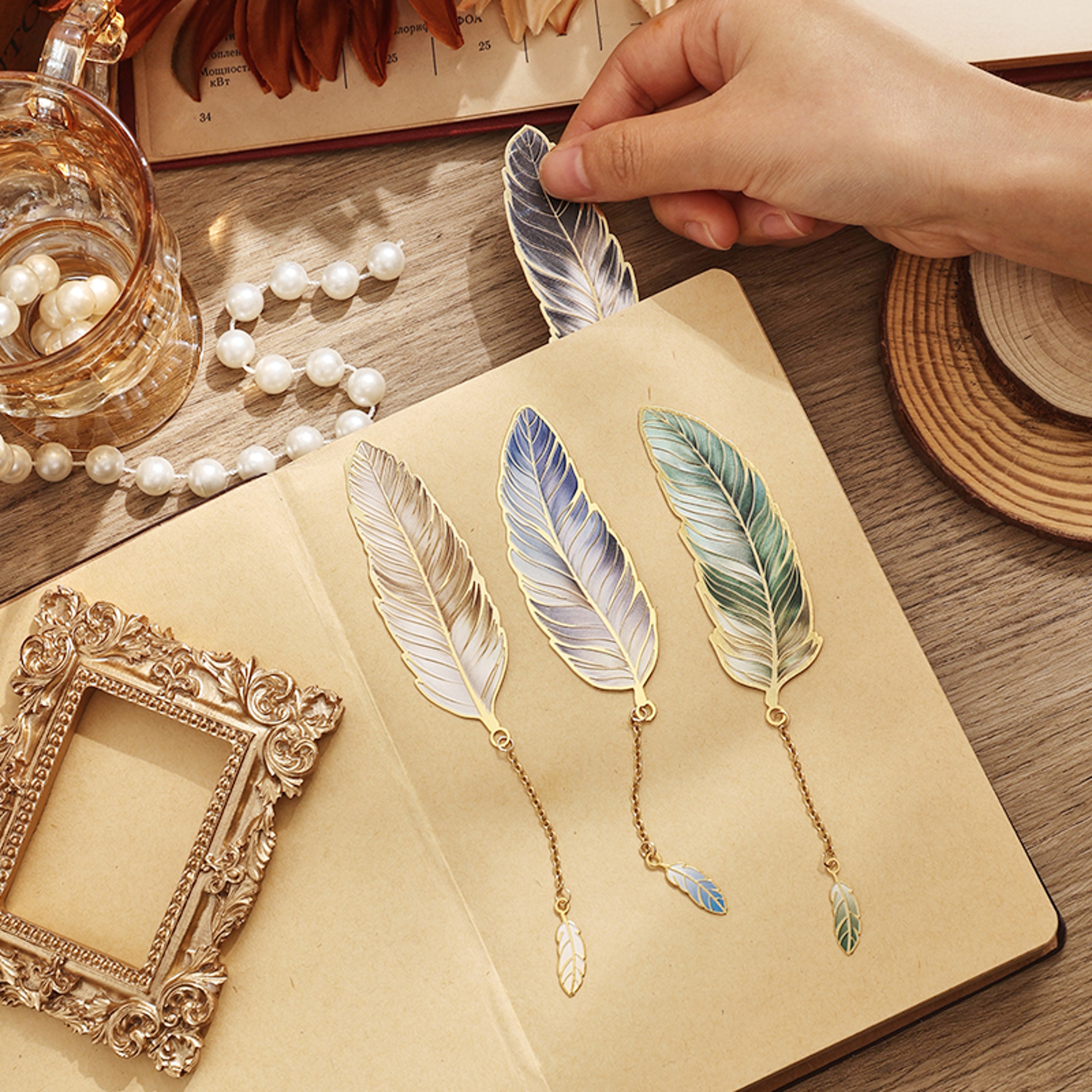 Metal Bookmark With Metal Chain Pendant Bookmark, Vintage Feather Bronzing, For Teachers Friends Book Lovers Book Club – view 4