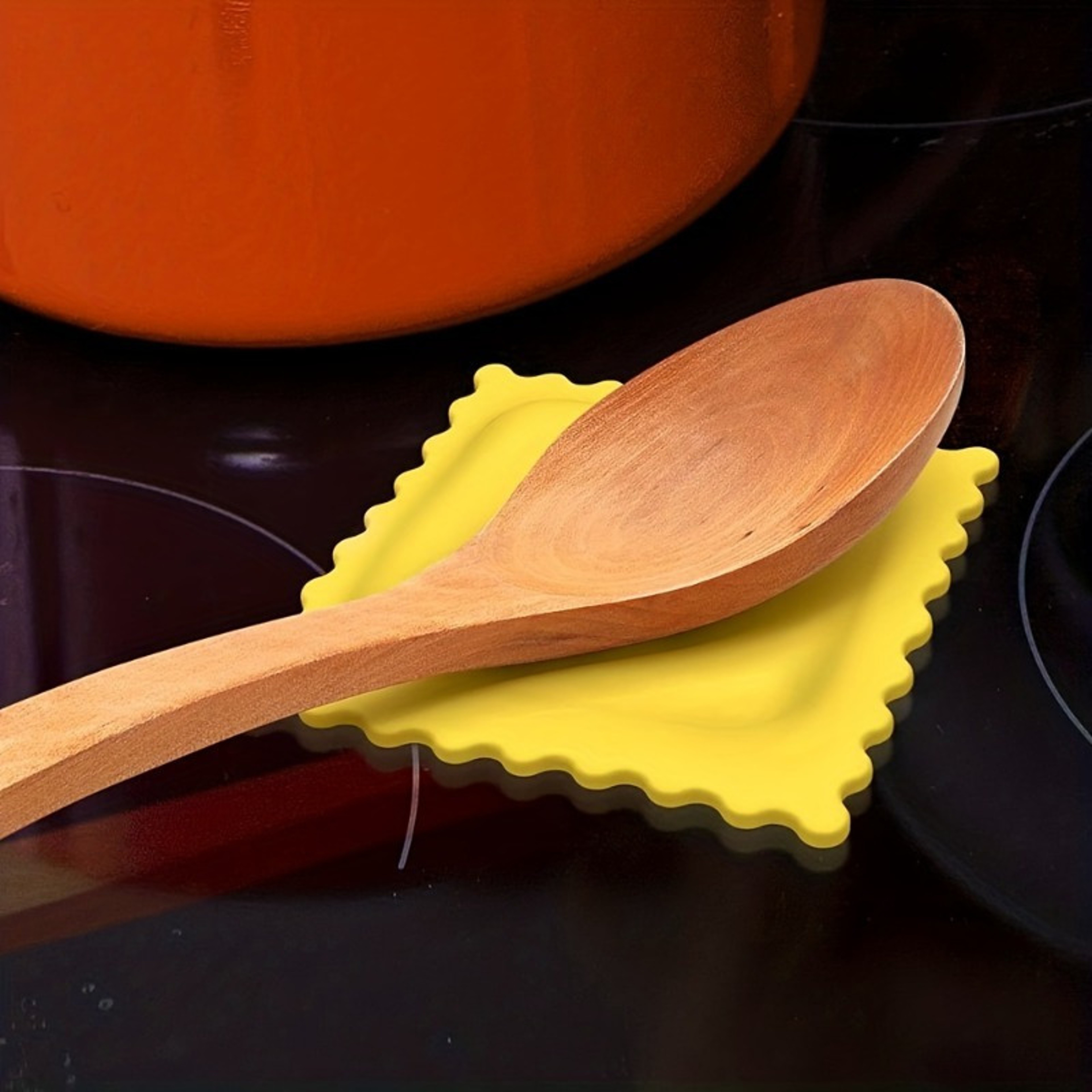Heat Insulating Cartoon Biscuit-Shaped Spoon Rest, Anti-Scalding Silicone Mat for Kitchens – view 2
