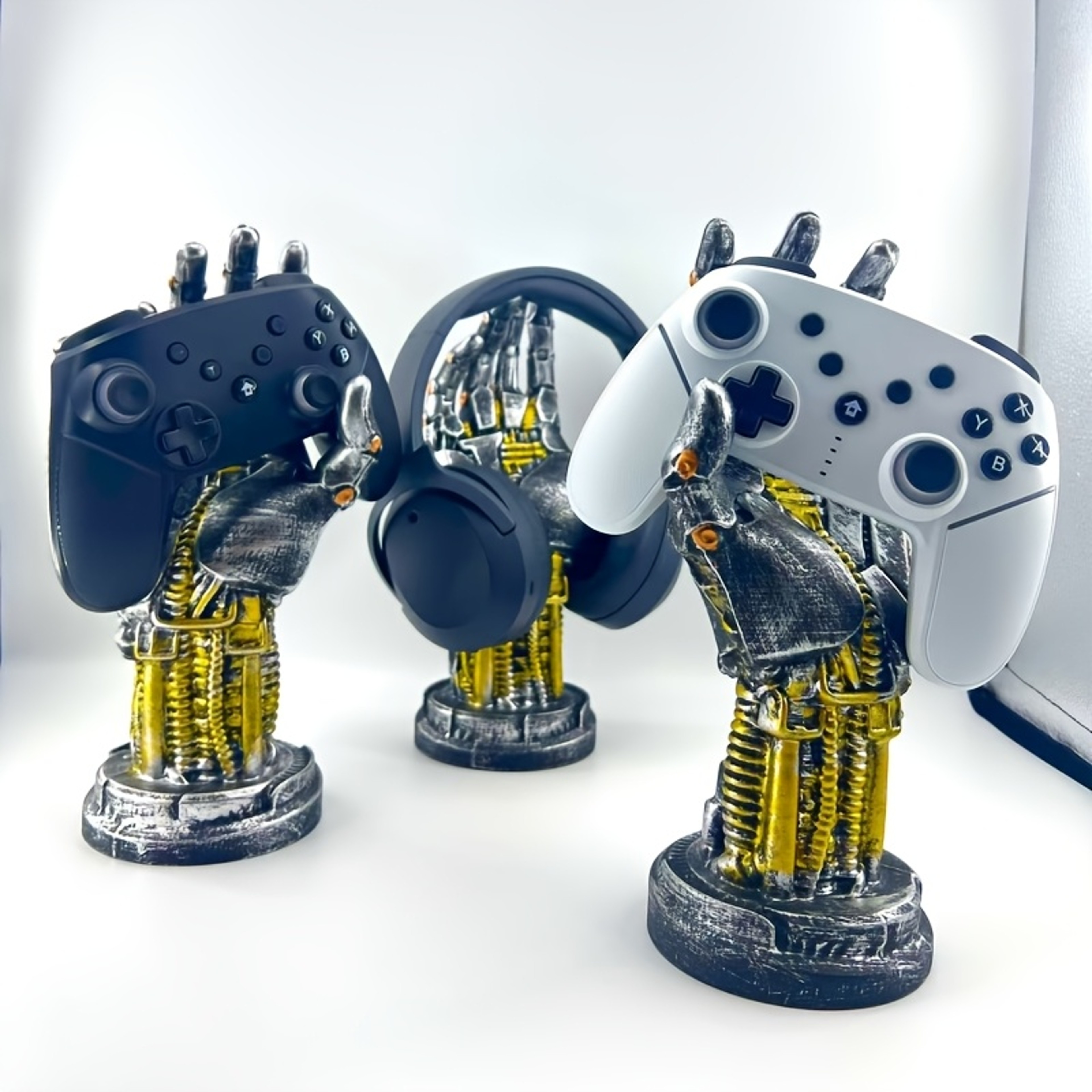 Cyberpunk Mechanical Arm Desktop Headphone Stand, New Creative Games Controller Sculpture Decoration – view 2