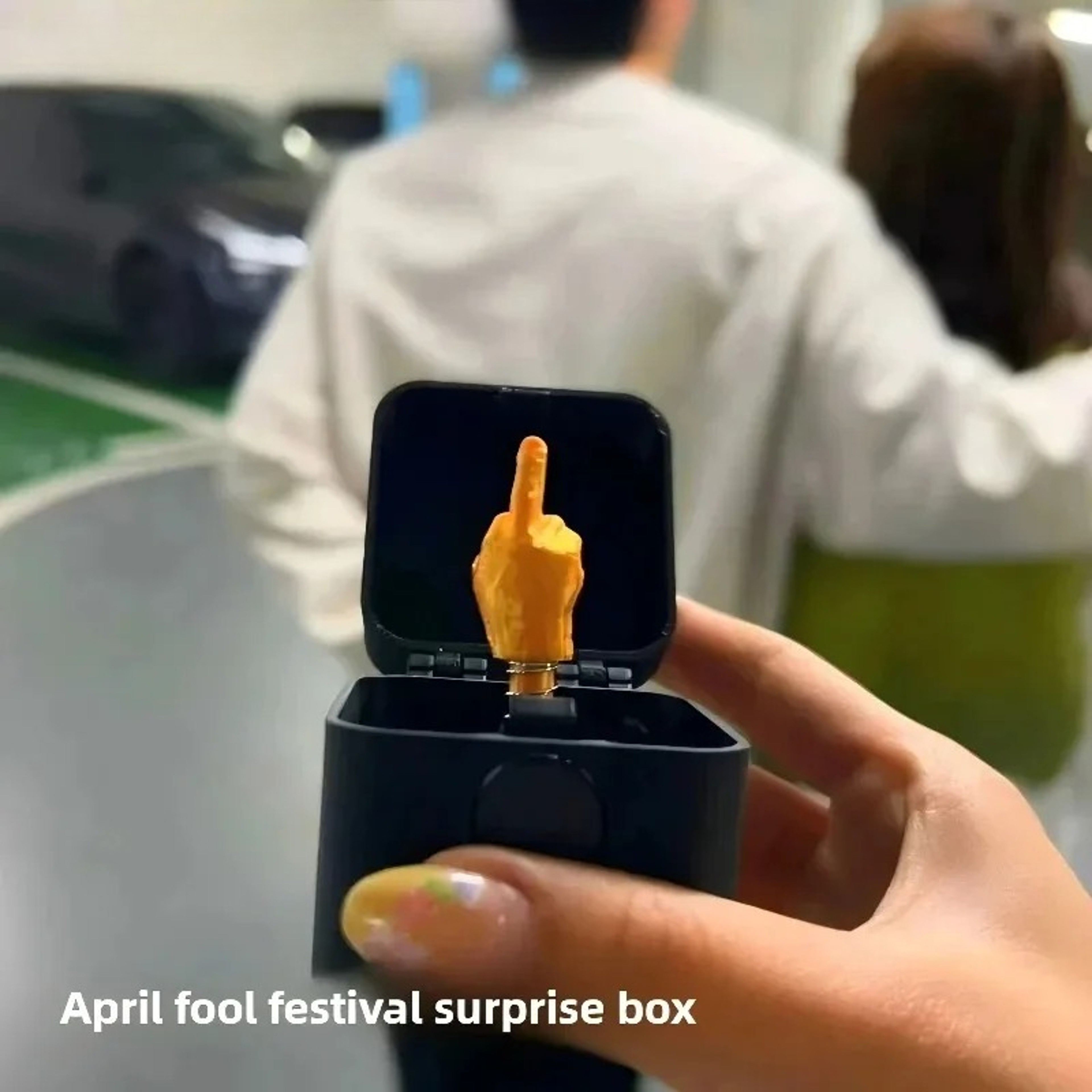 Middle Finger in Box - Funny Desk Decor Gag Gift, Novelty Office Toy for Halloween, Christmas & Birthday – view 2