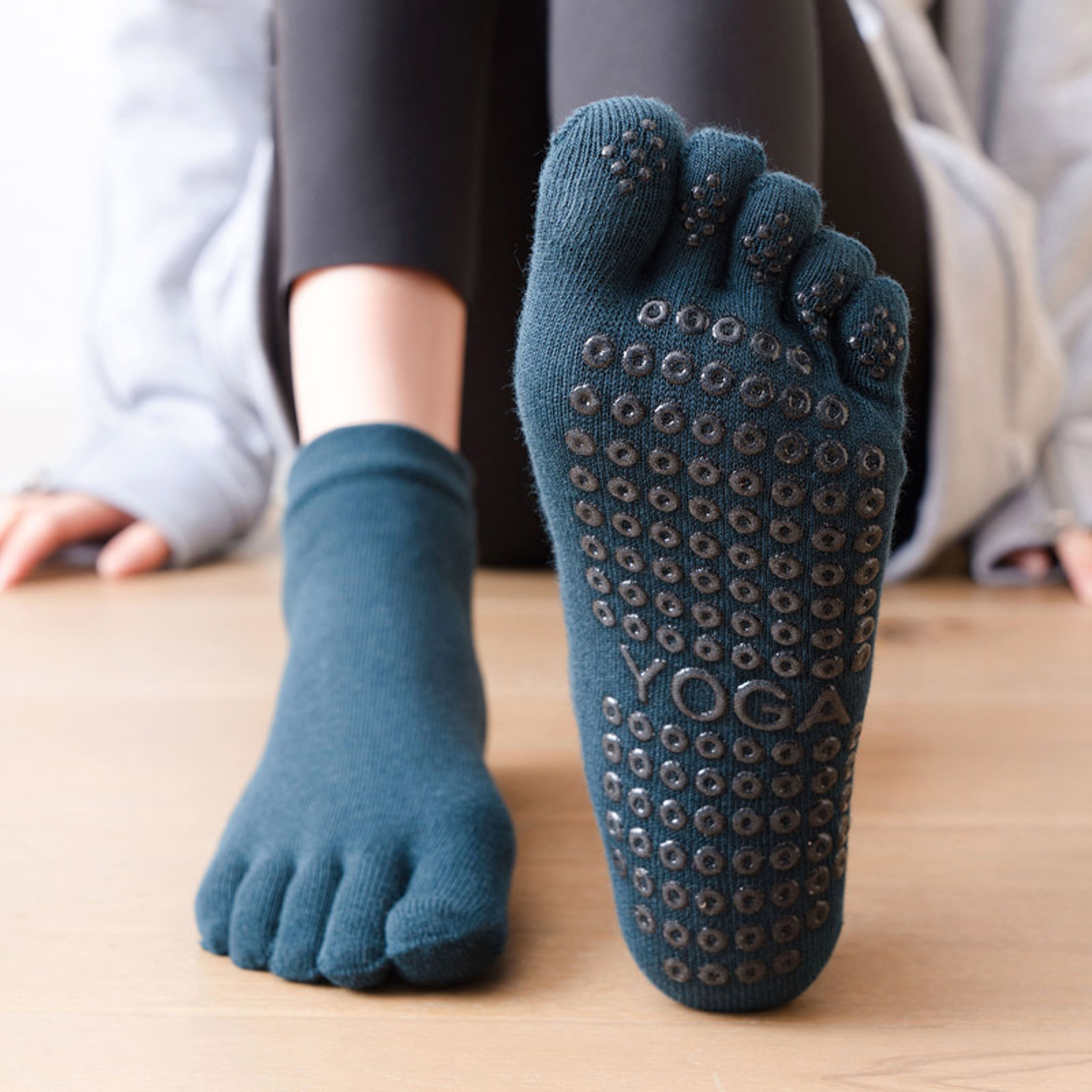 Silicone Non-Slip Yoga Socks, Anti-Slip Women Pilates Socks, Breathable Ballet Dance Fitness Cotton Socks for Ladies – view 1