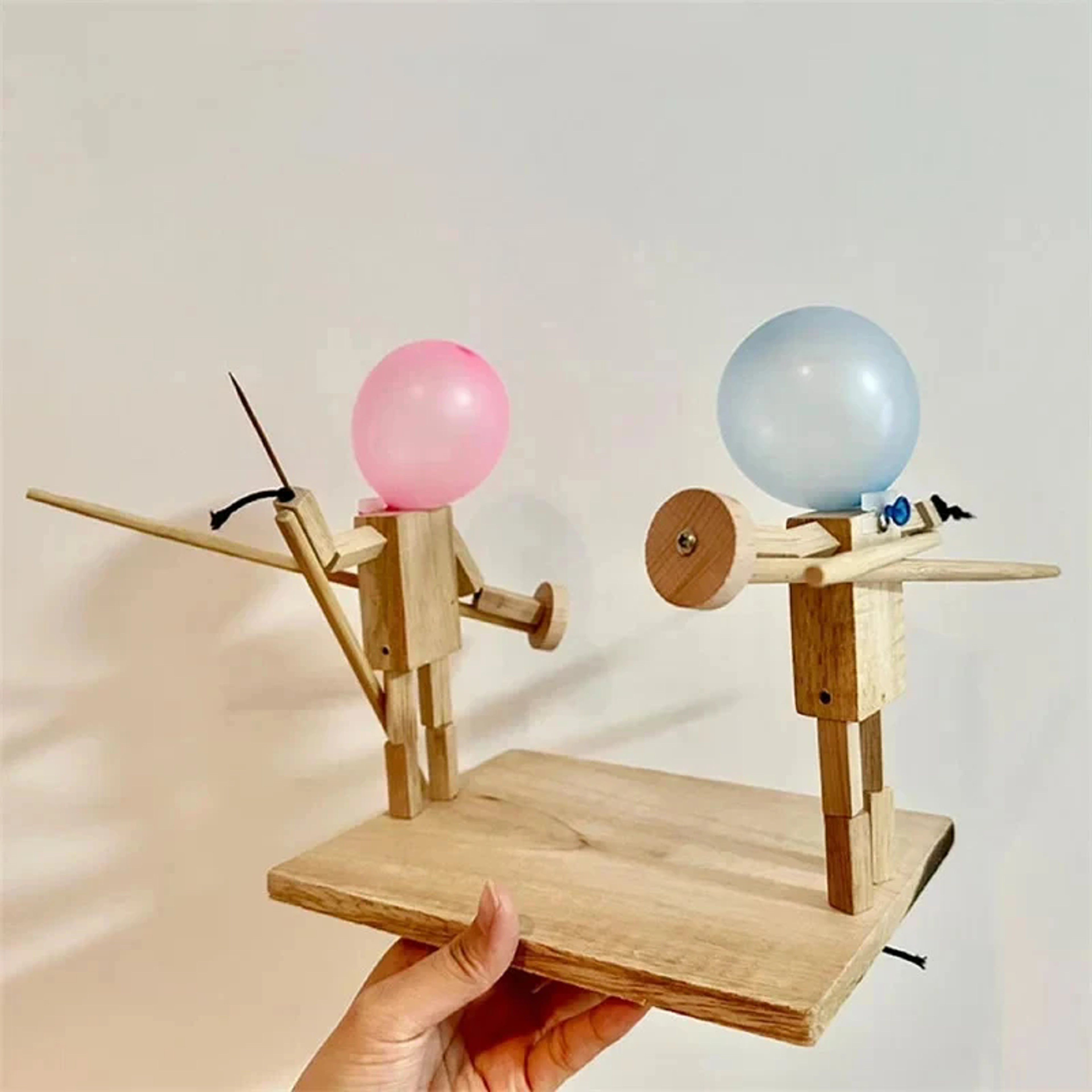 Fast-Paced Balloon Fight Wooden Bots Battle Game with Inflatable Head for Players – view 5