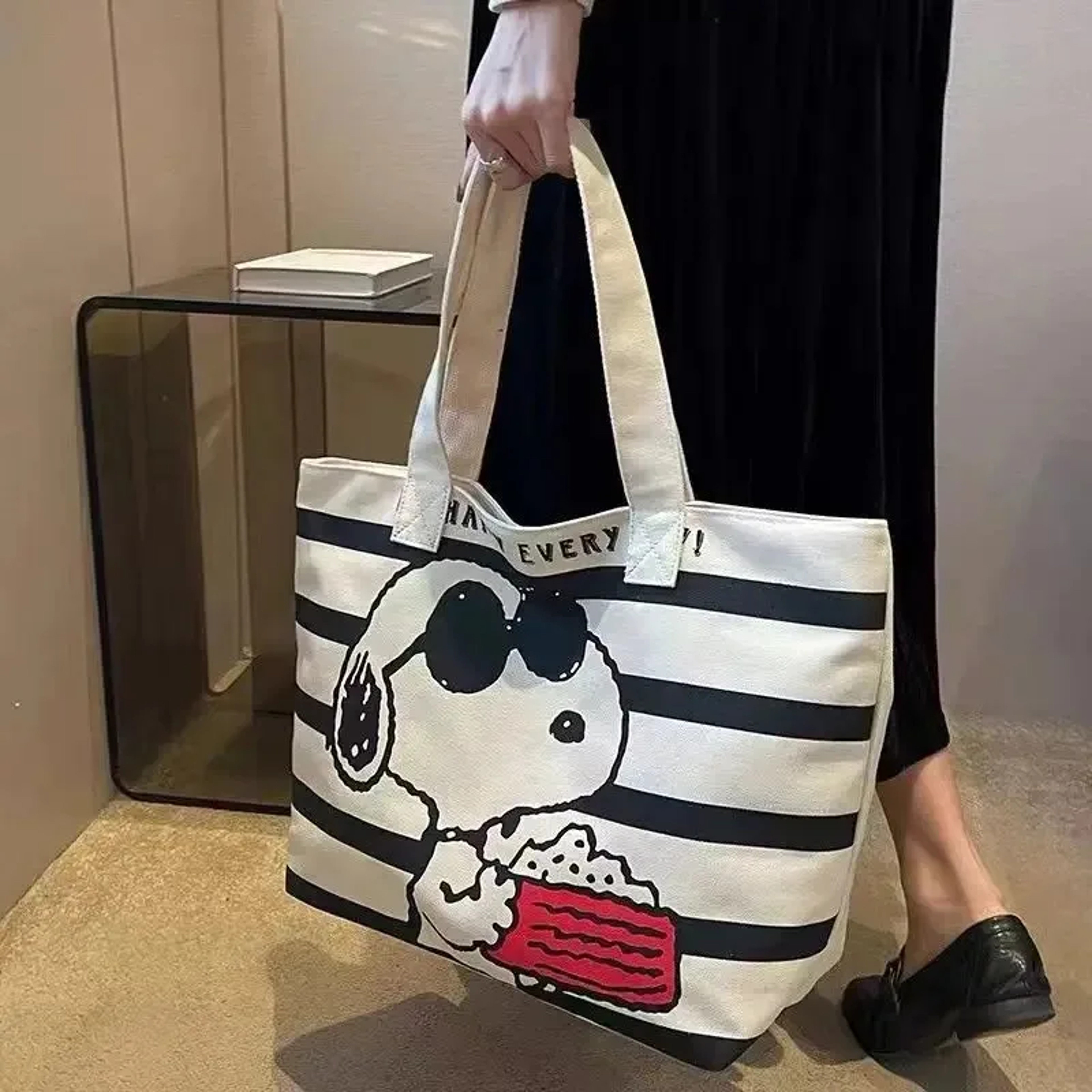 Disney Snoopy Large Capacity Canvas Bag for Female Students, Cute Cartoon Tote Mommy Bag to Carry Books – view 5