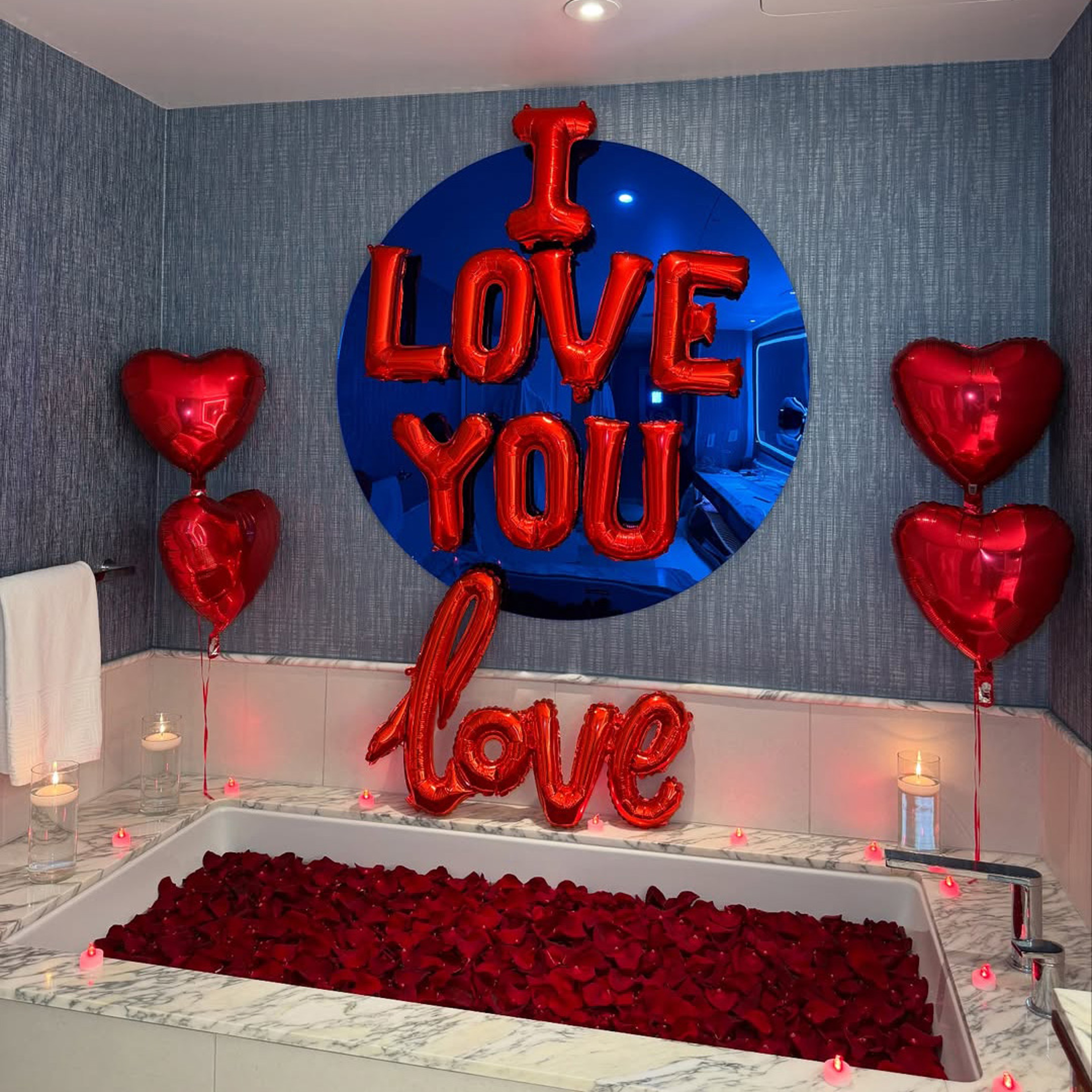 Heart Shaped Aluminum Film Balloon with Red Simulated Petals for Valentine's Day Wedding Decoration – view 5