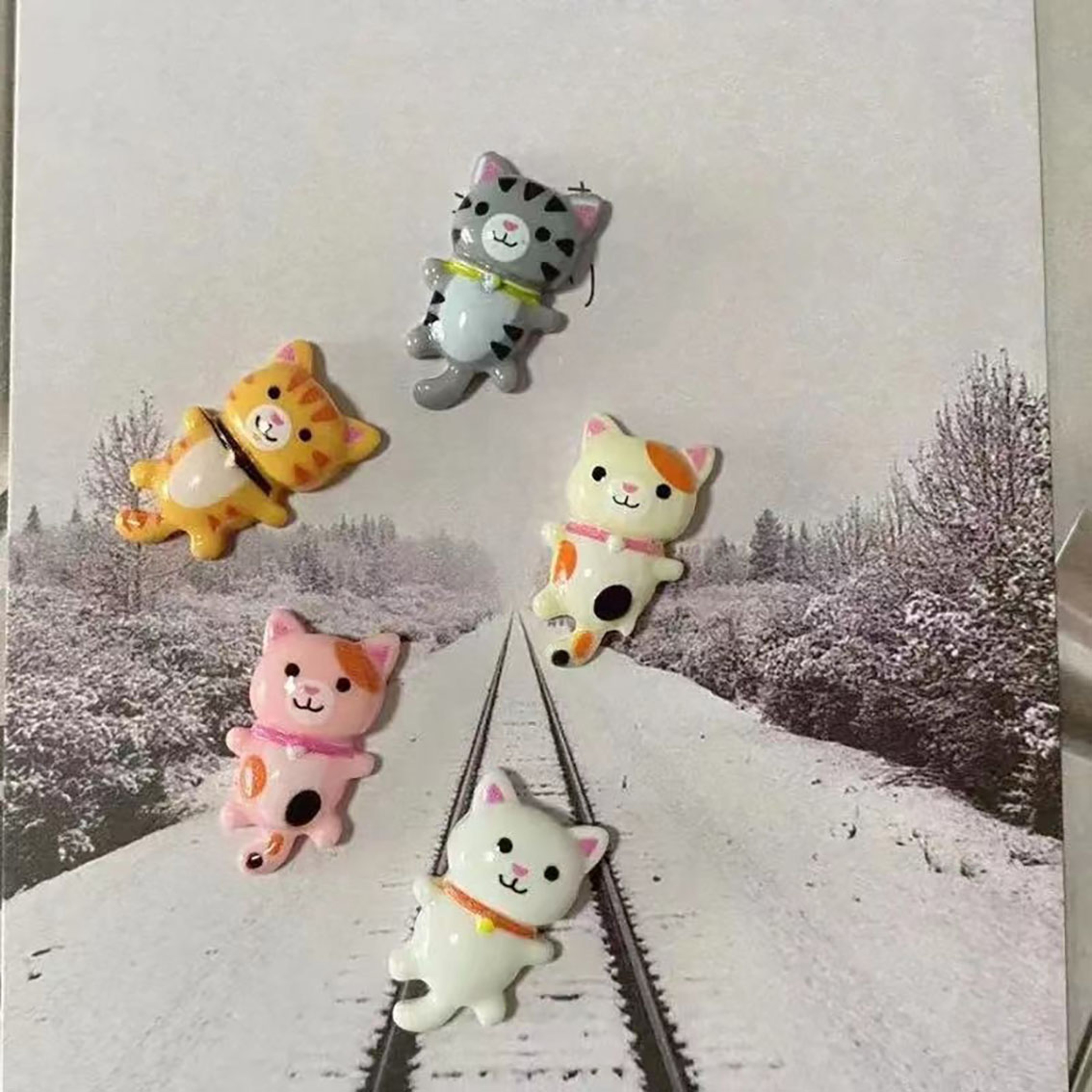 Cute Cartoon Kitten Refrigerator Magnet - Home and Office Decoration Magnet – view 3