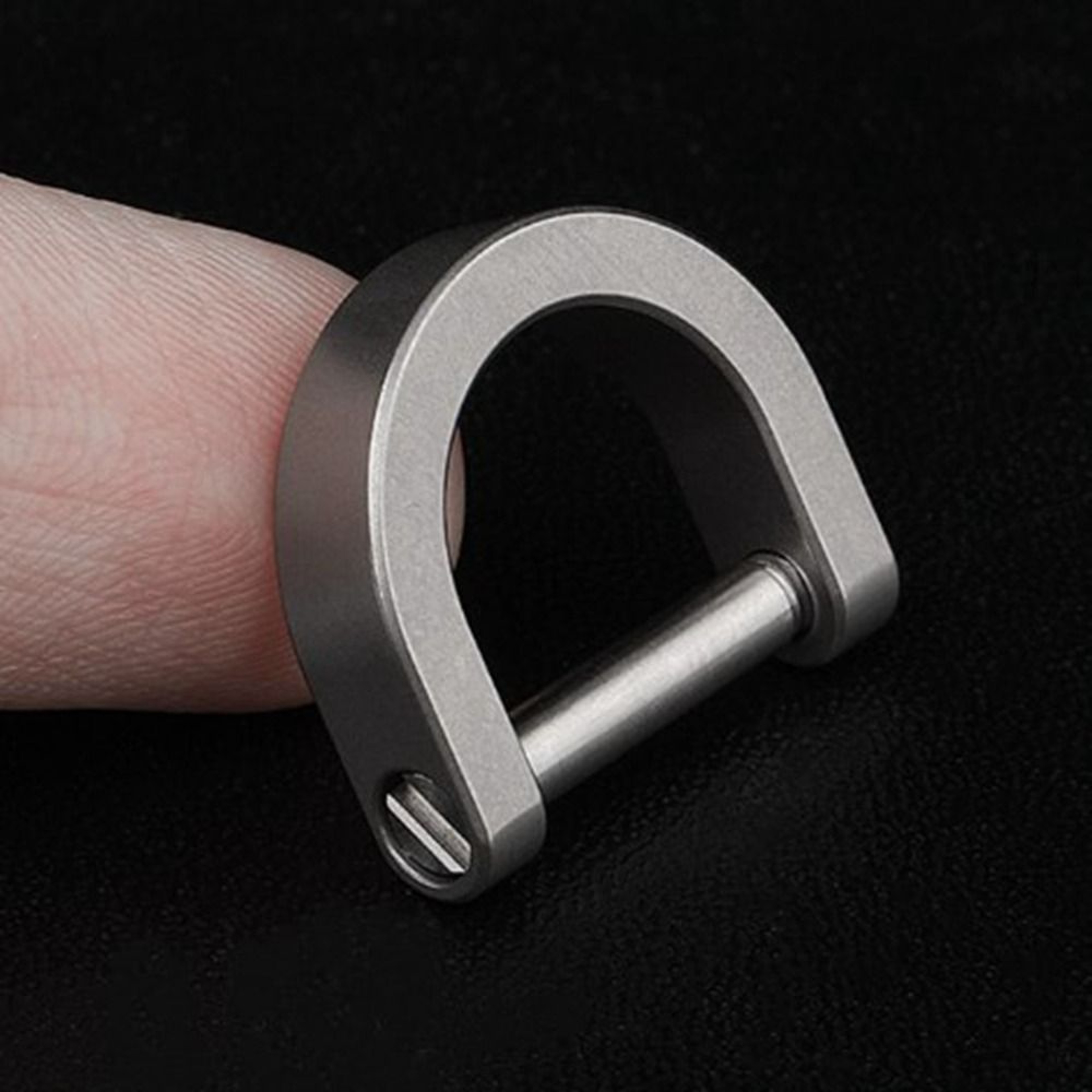 Titanium Alloy Horseshoe Buckle Carabiner, Key Ring Hook, Outdoor Tool, Shackle D Bow Keychain Bracelet Buckle – view 2