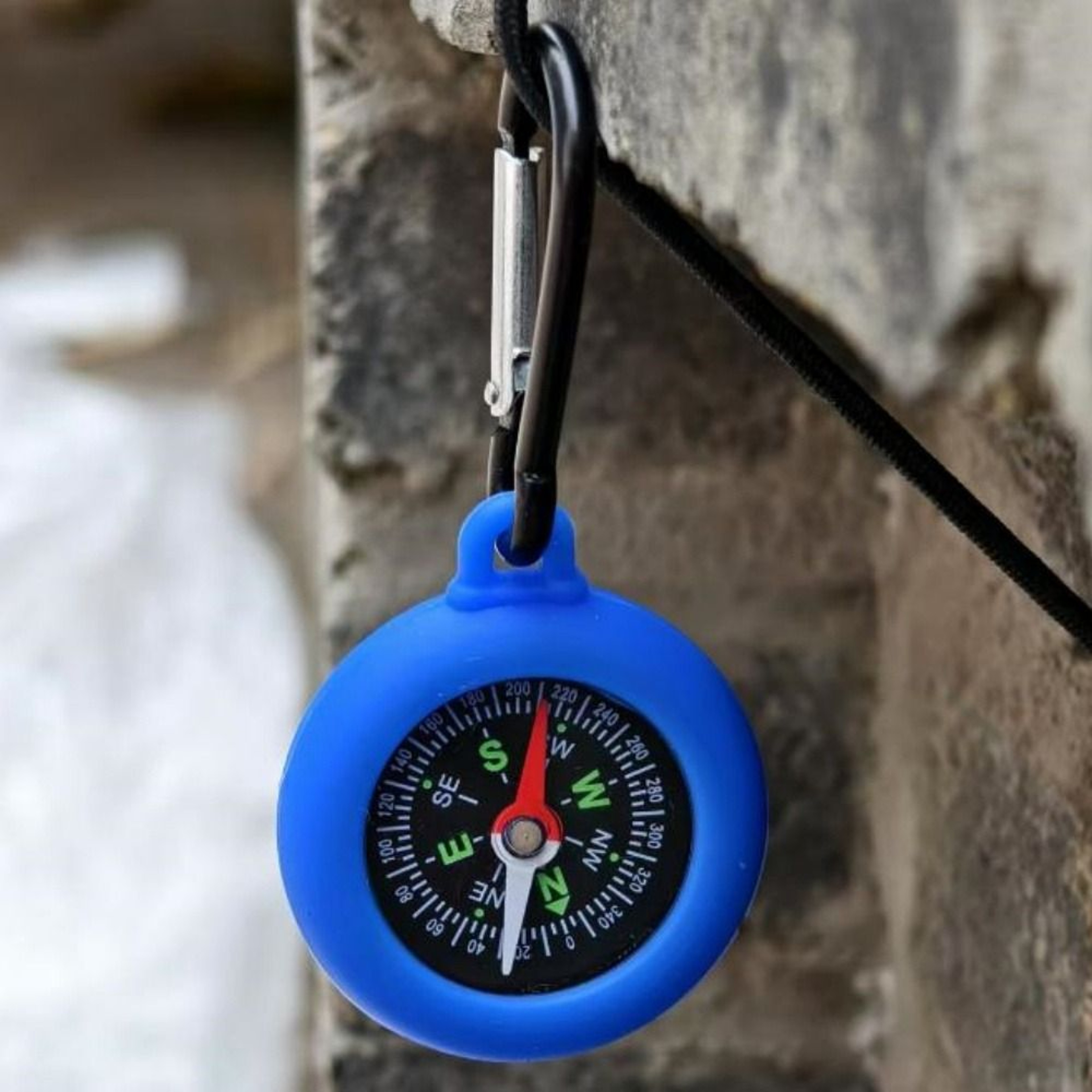 Compass Camping Keychain, Mini Outdoor Survival Carabiner, Hiking Backpack Buckle – view 3