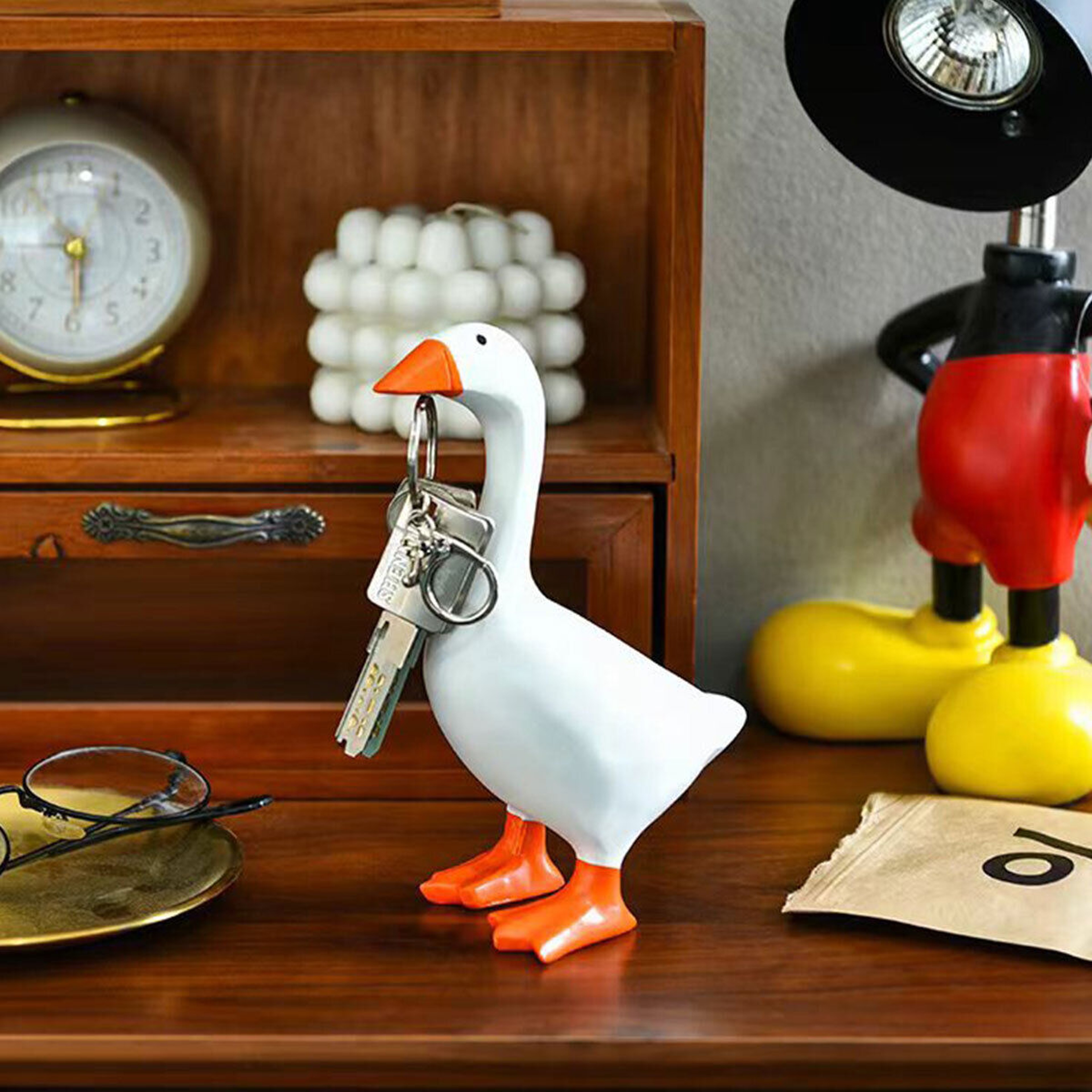 Resin Decorative Figurine, Cute Magnetic Goose Key Holder, Strong Magnet for Home Entryway Organizer – view 2