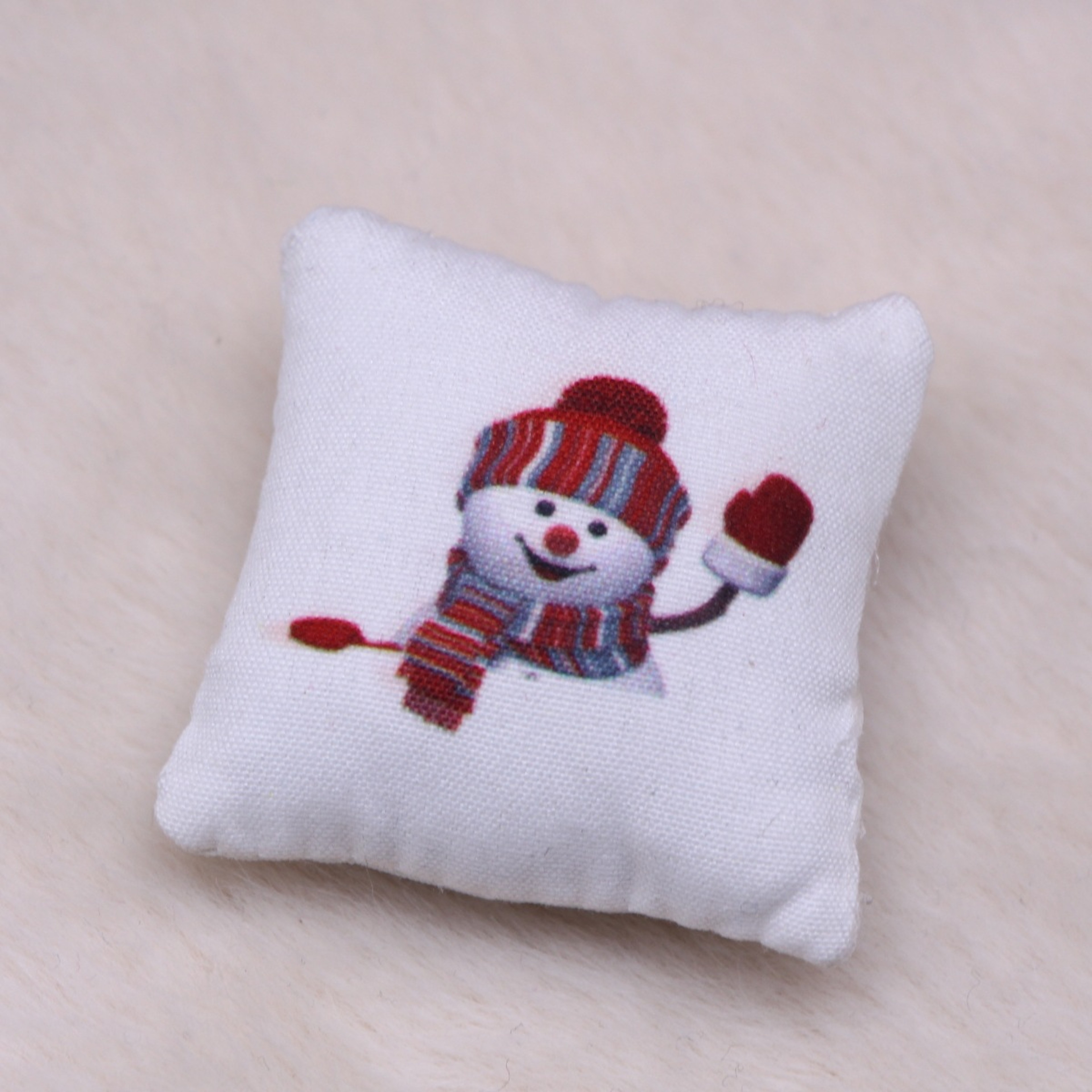 Miniature Scene Decoration, Christmas Decor, Bedroom Study Mini Tree, Mini Pillows Soft Fit Dollhouse – view 8