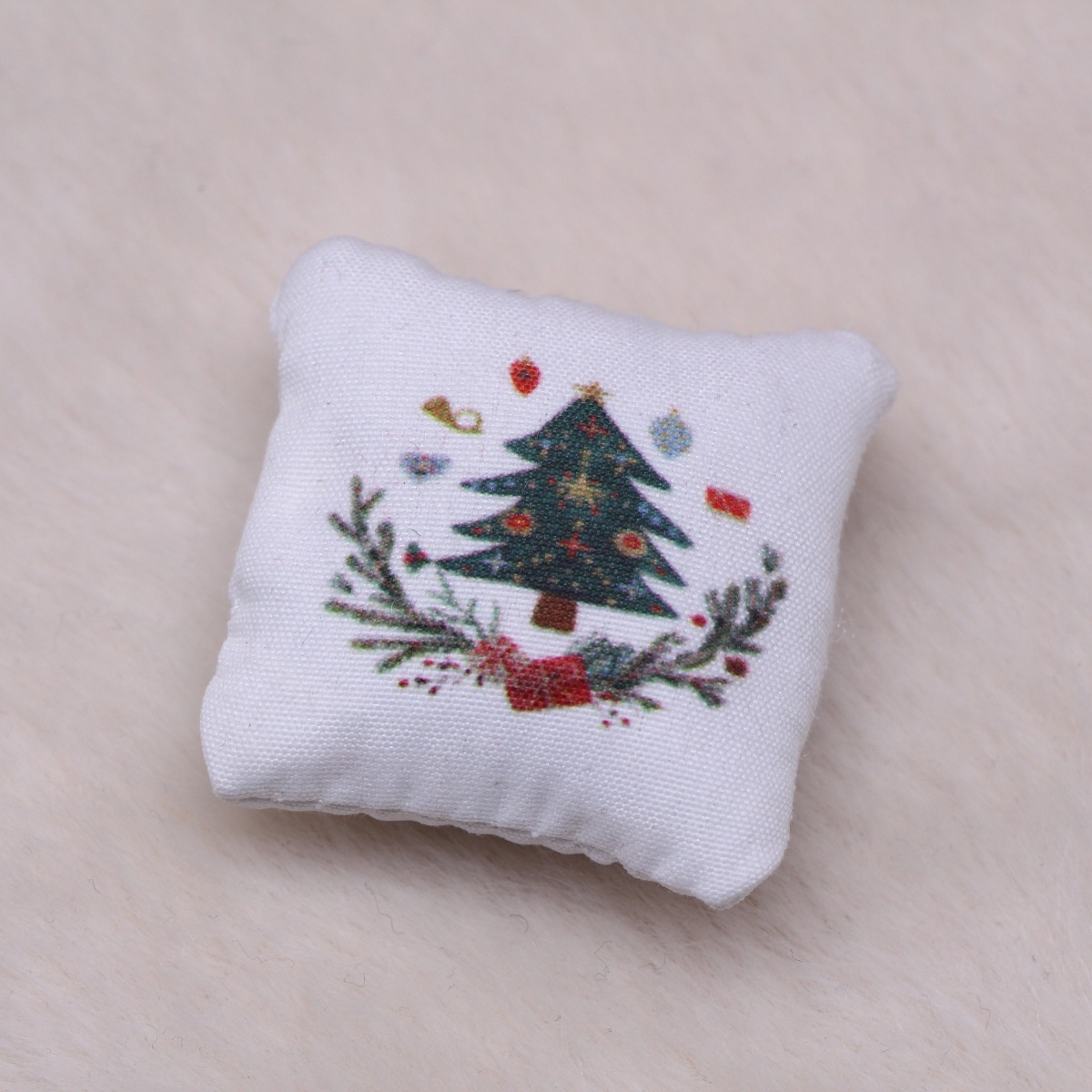 Miniature Scene Decoration, Christmas Decor, Bedroom Study Mini Tree, Mini Pillows Soft Fit Dollhouse – view 10