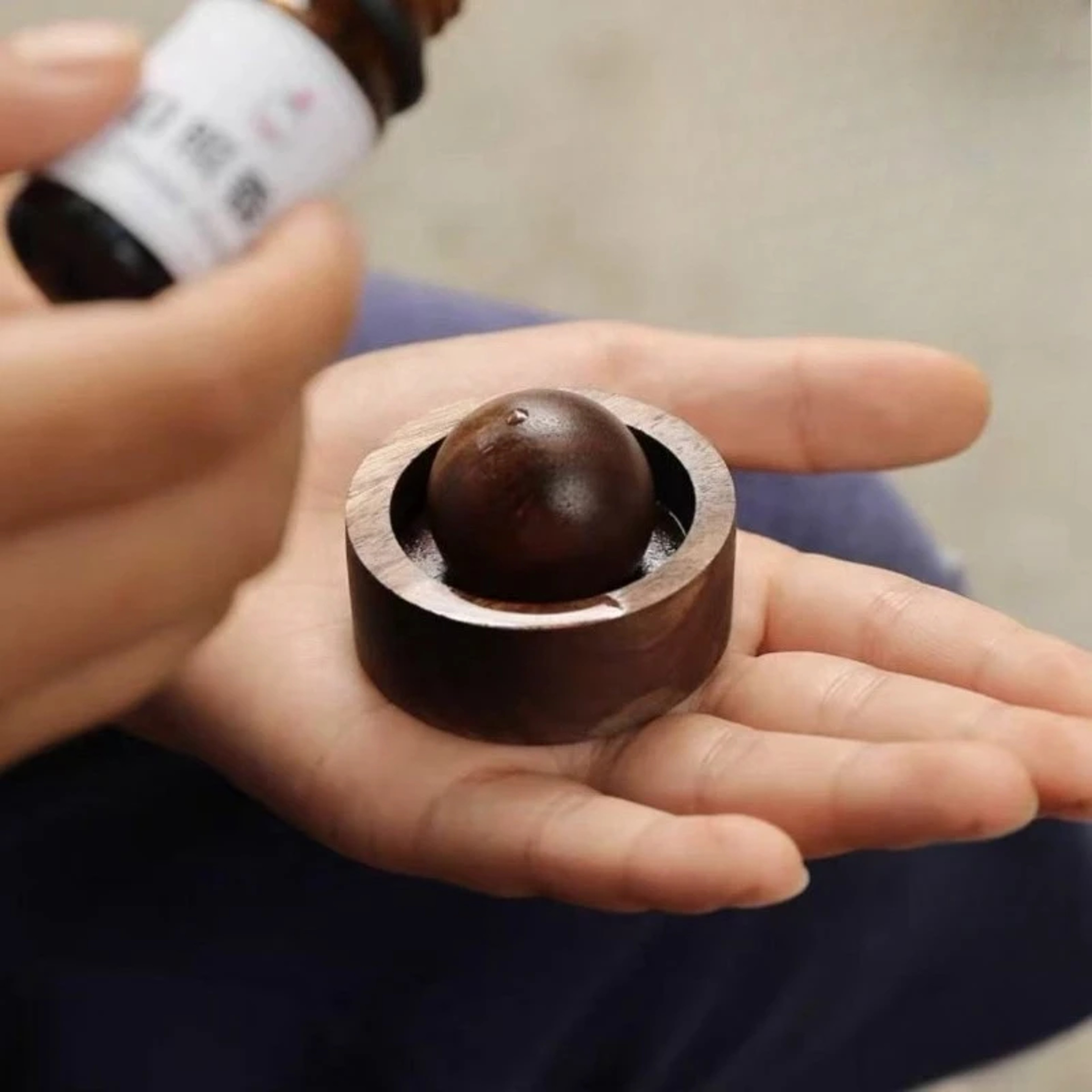 Fragrance Enhancement Solid Wood Spherical Essential Oil for Home Odor Elimination – view 3