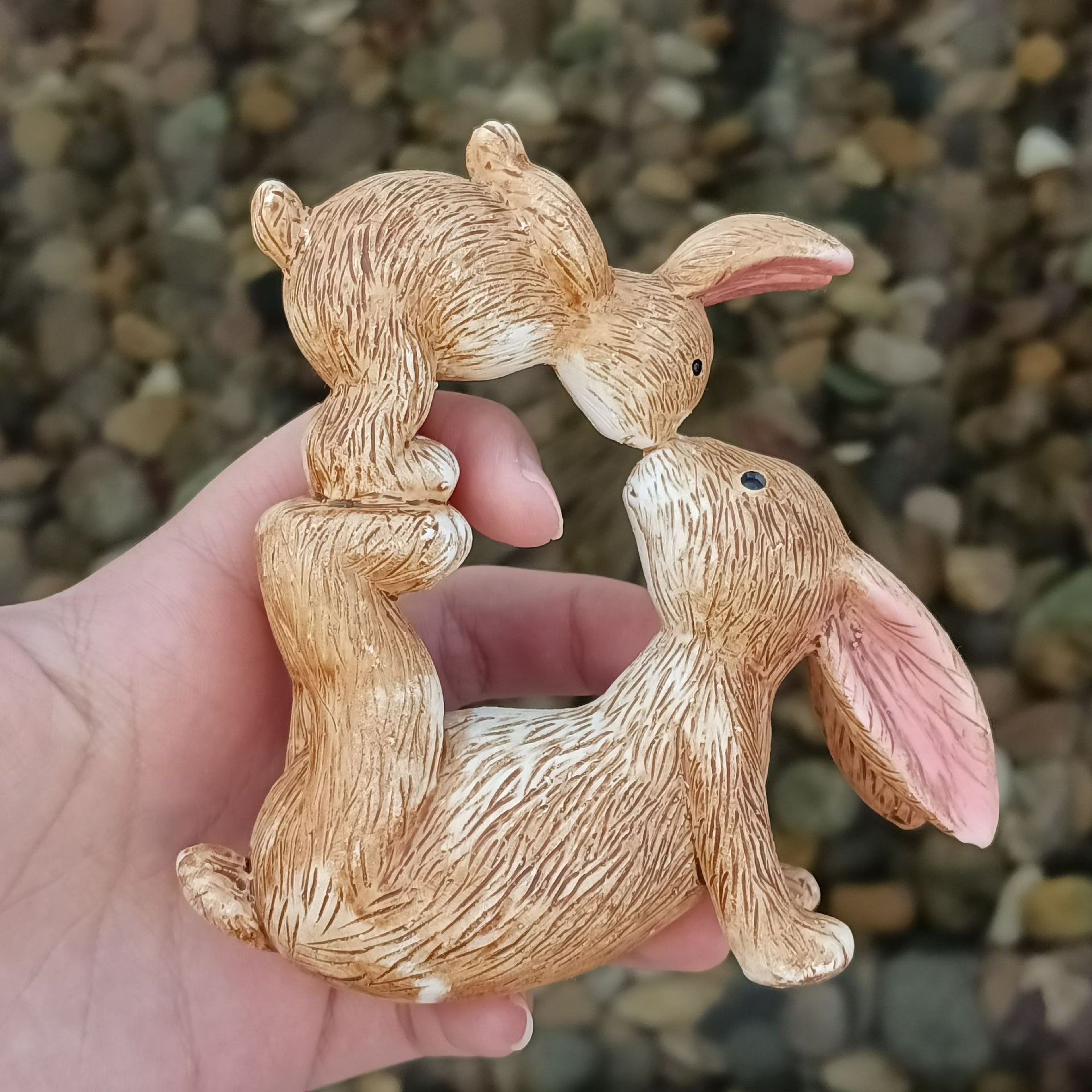Kissing Rabbit Resin Statue, Decorative Ornament for Valentine's Day and Easter – view 4